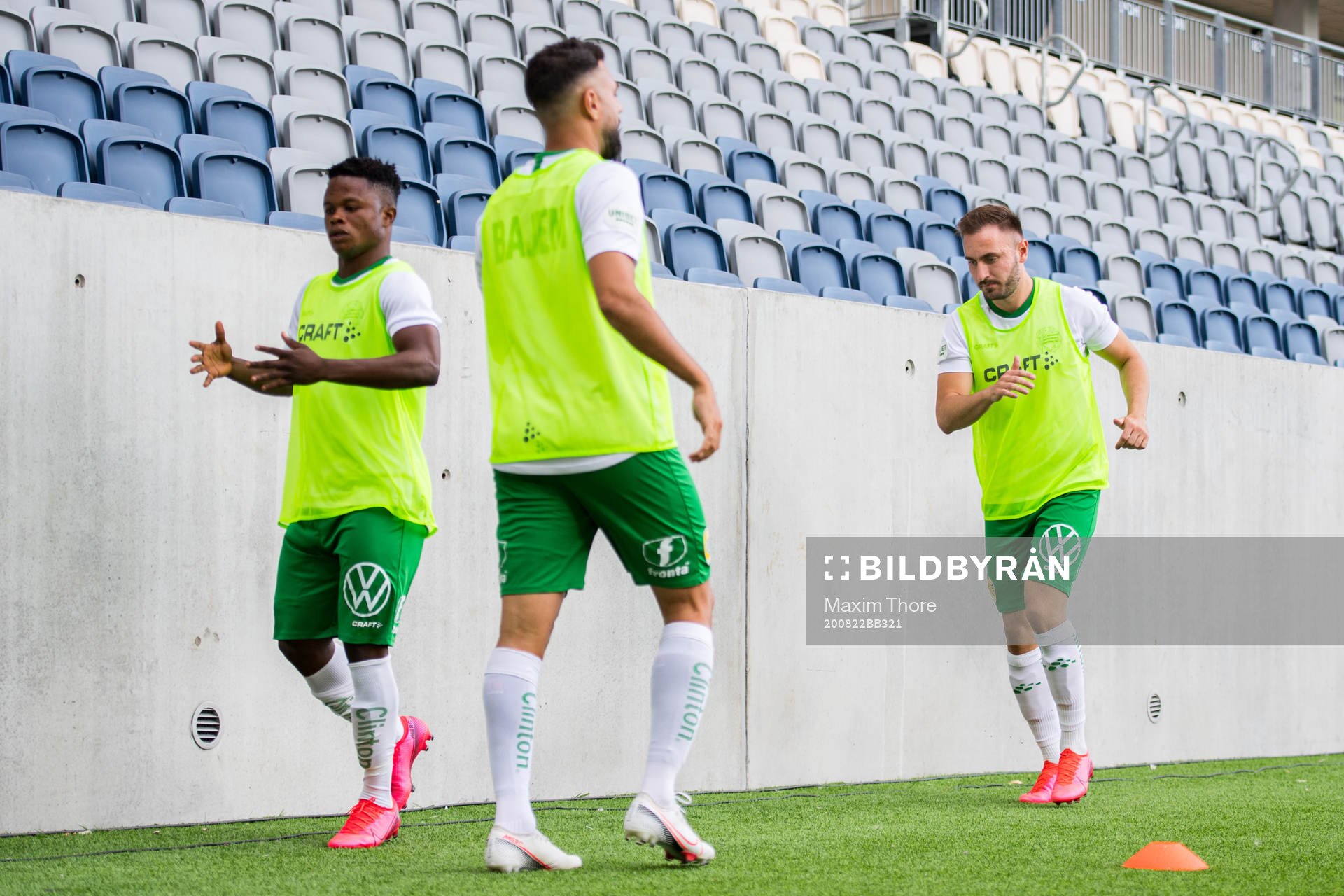 Hammarbys Muamer Tankovic värmer upp