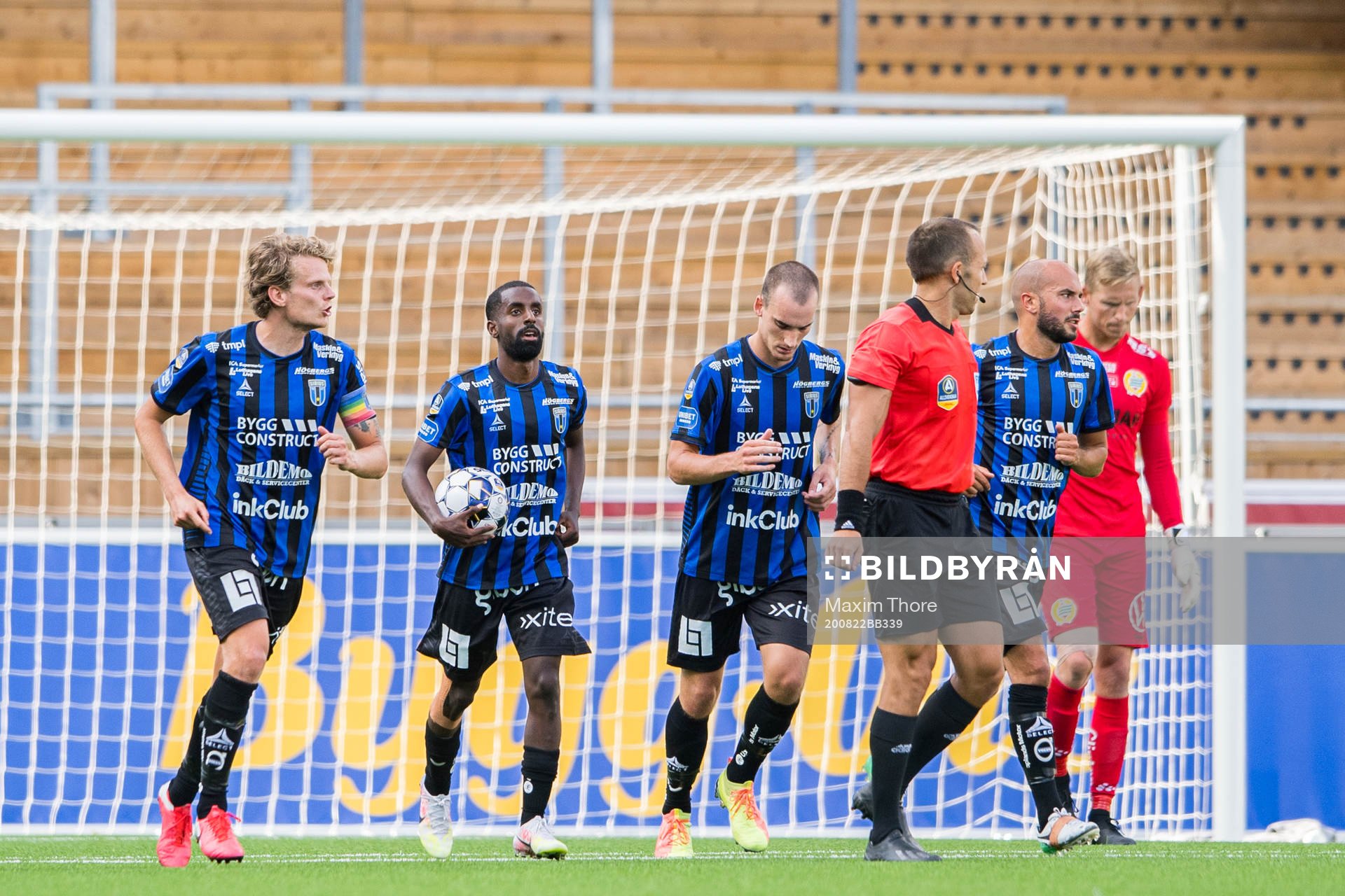 Sirius Mohammed Khalid Saeid jublar med lagkamrater