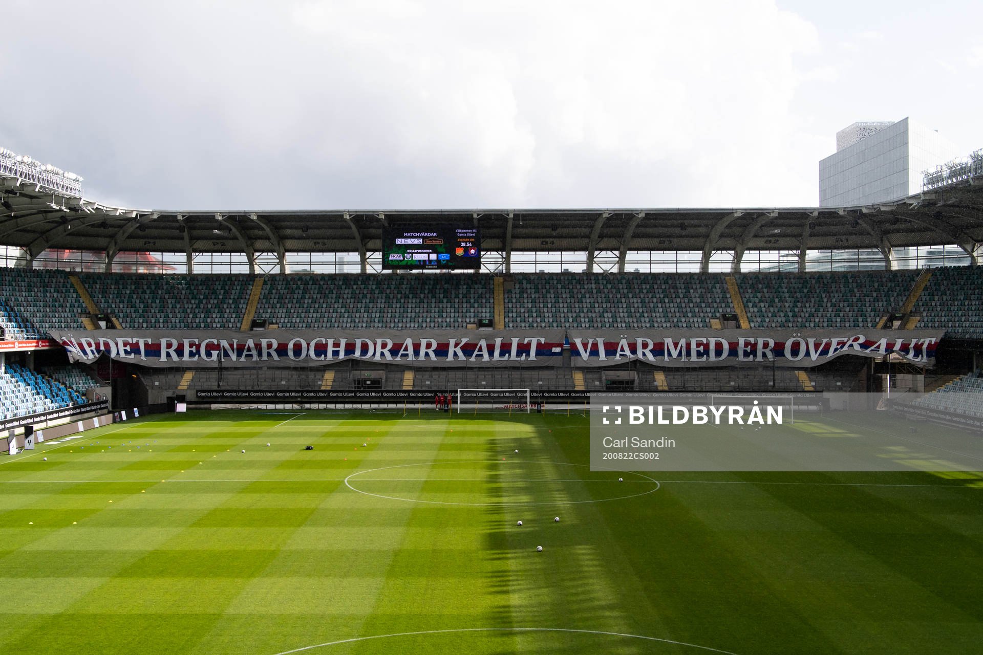 Tifo från Örgrytes supportrar innan fotbollsmatchen i