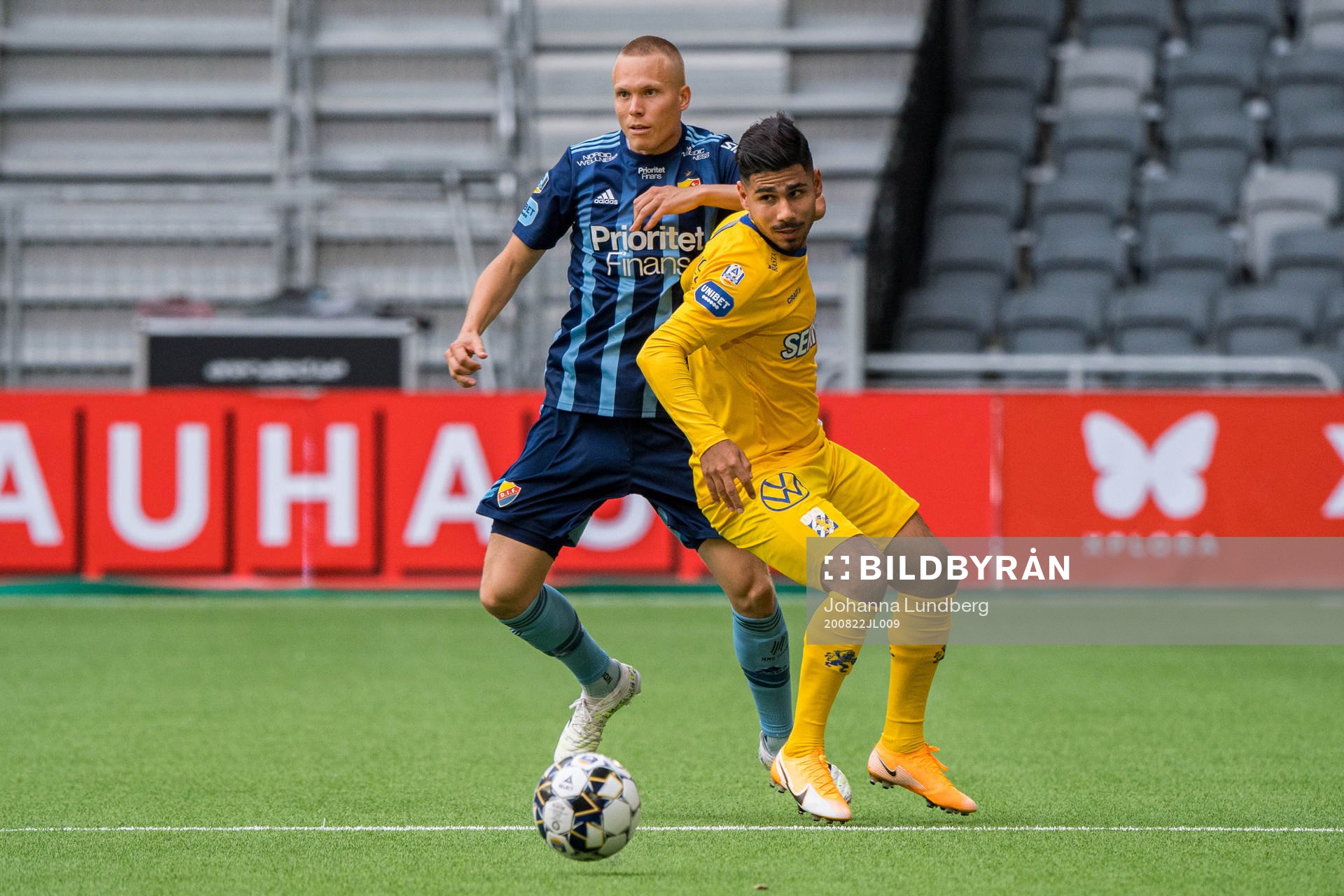 Djurgårdens Jonathan Augustinsson och IFK Göteborgs Hosam