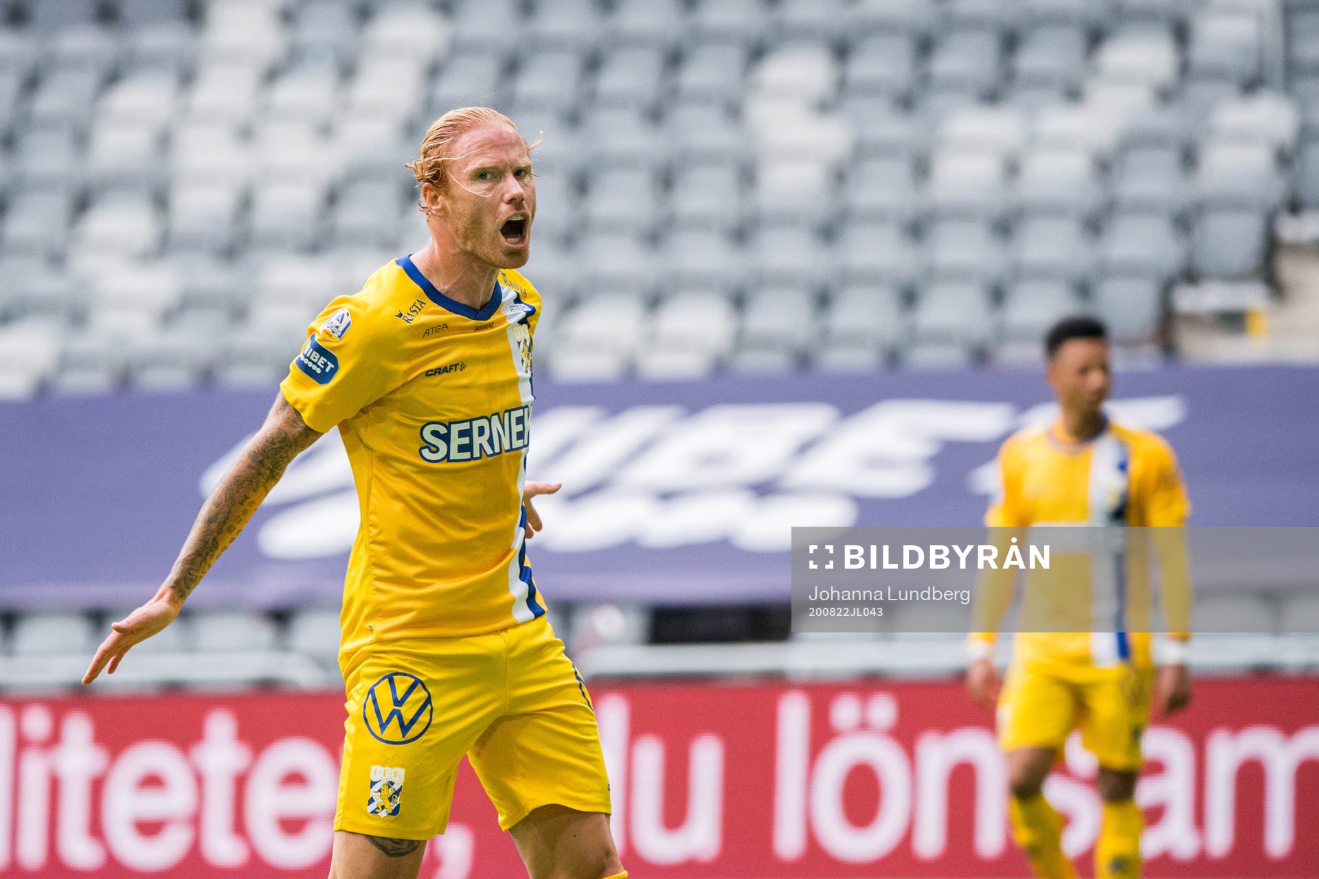 IFK Göteborgs Alexander Farnerud jublar efter sitt 2-2 mål under fotbollsmatchen i Allsvenskan mellan Djurgården och IFK Göteborg den 22 augusti 2020 i Stockholm.