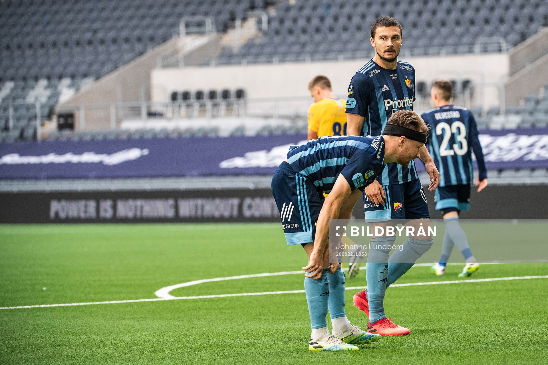 Djurgårdens Erik Berg och Jacob Une Larsson deppar