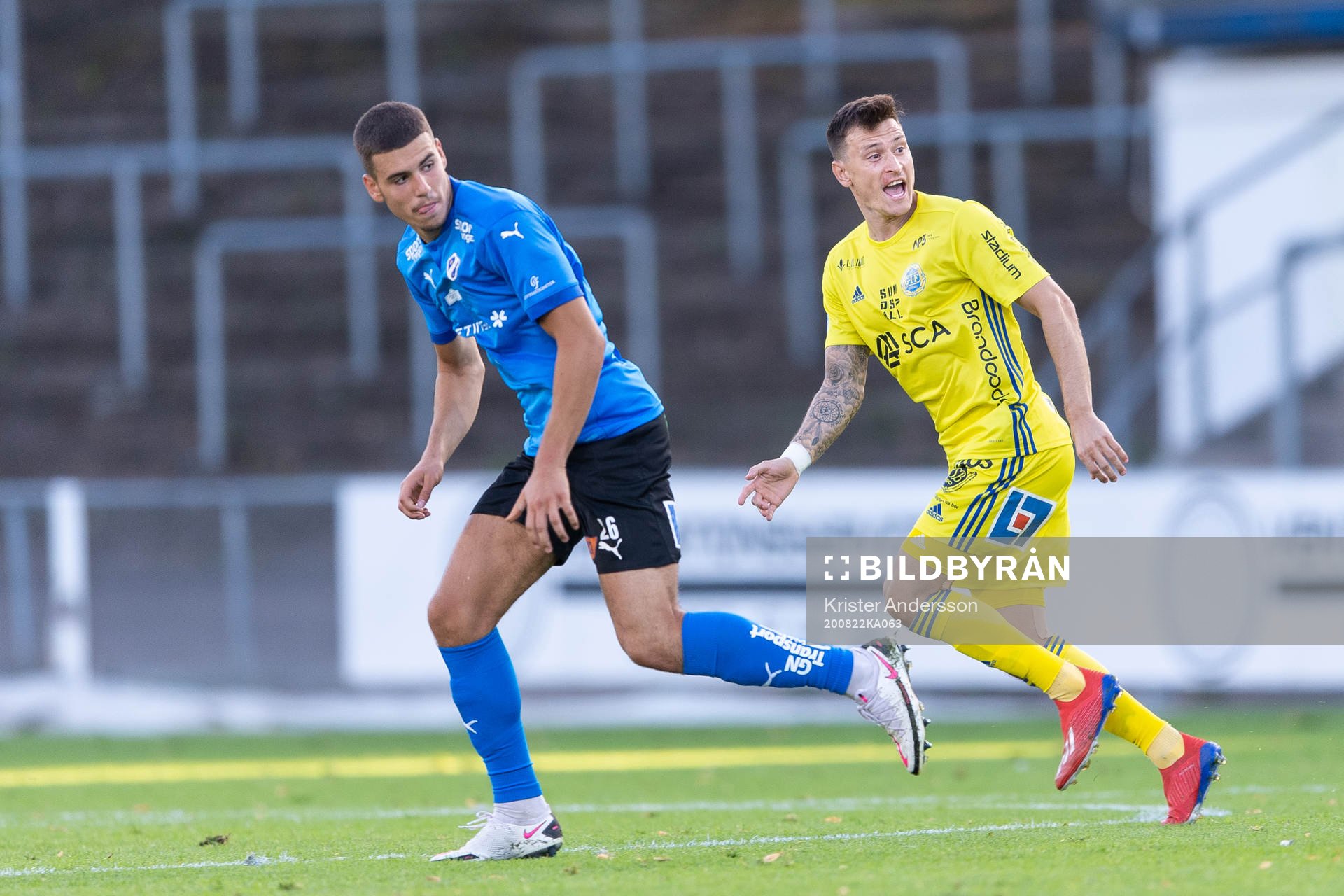 Halmstads Edvin Kurtulus och Sundsvalls Jamie Ryan Hopcutt