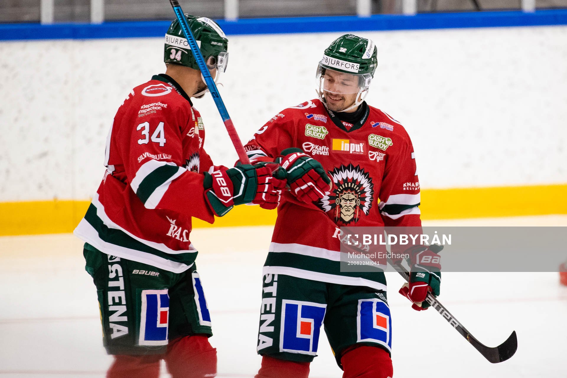 Frölundas Patrik Carlsson jublar med Theodor Lennström