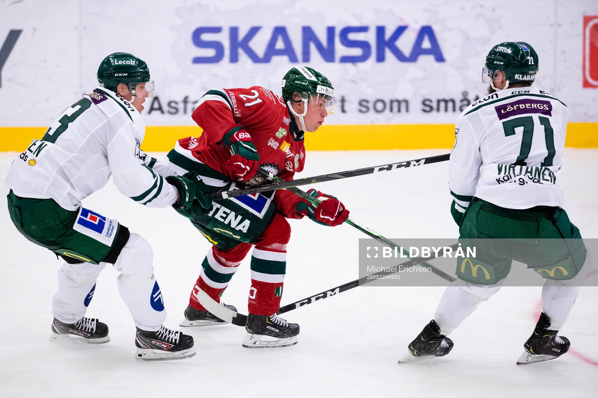 Frölundas Karl Henriksson mellan Färjestads Daniel