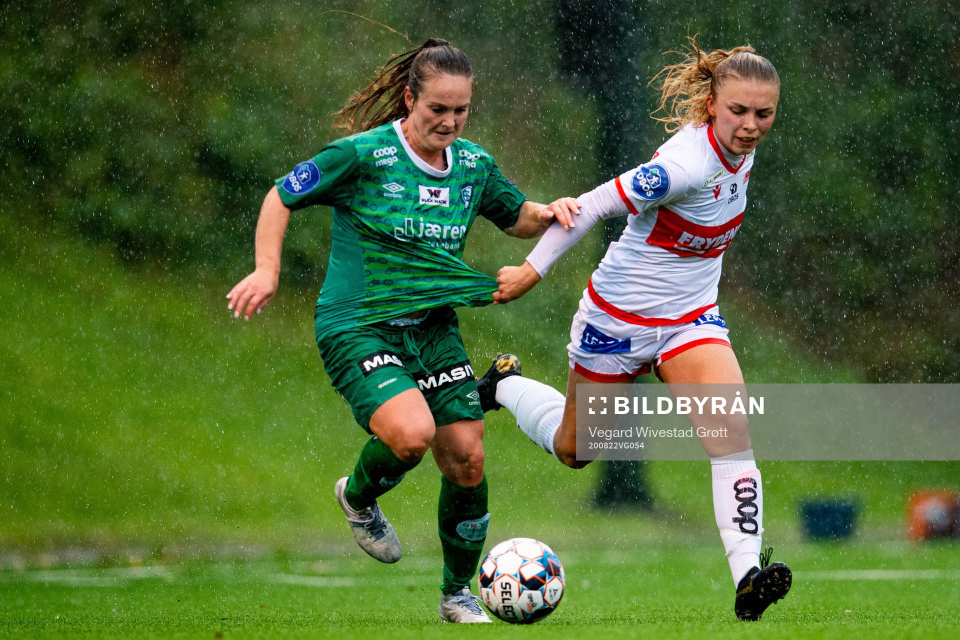 Hege Hansen of Klepp and Marte Hjelmhaug of Sandviken