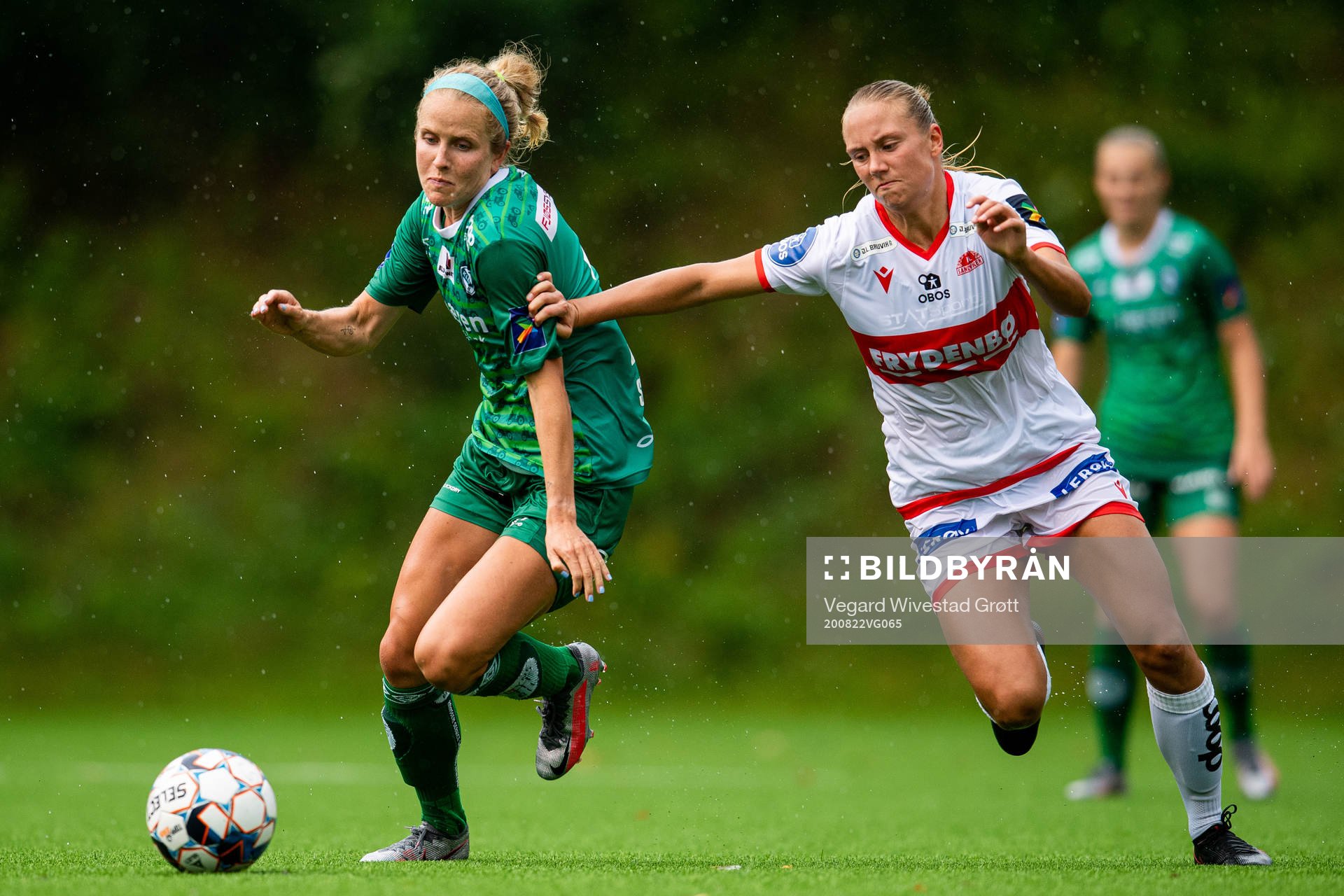 Nikki Stanton of Klepp and Lisa Naalsund of Sandviken