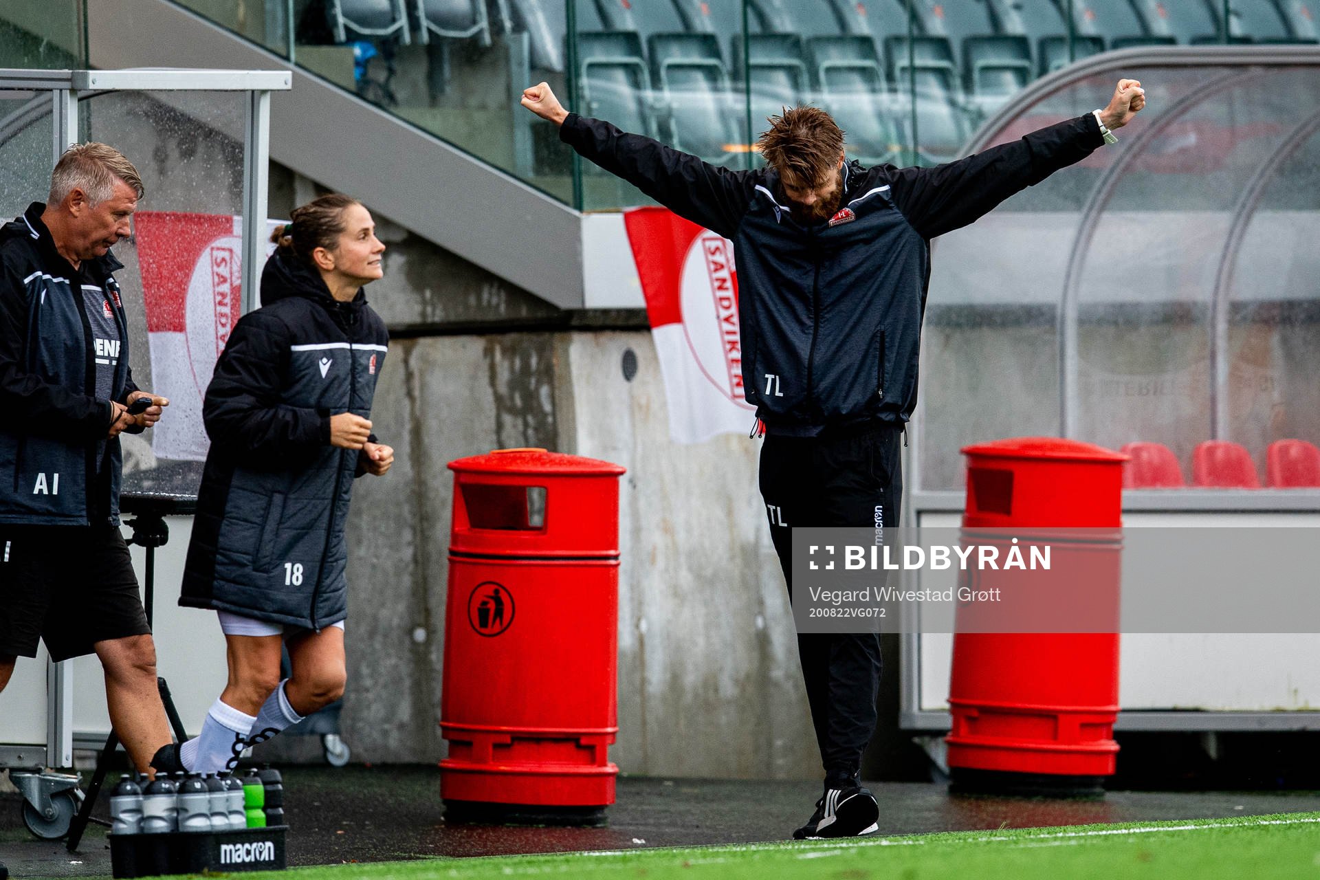 Thomas Lyngbø, head coach of Sandviken, celebrates at the