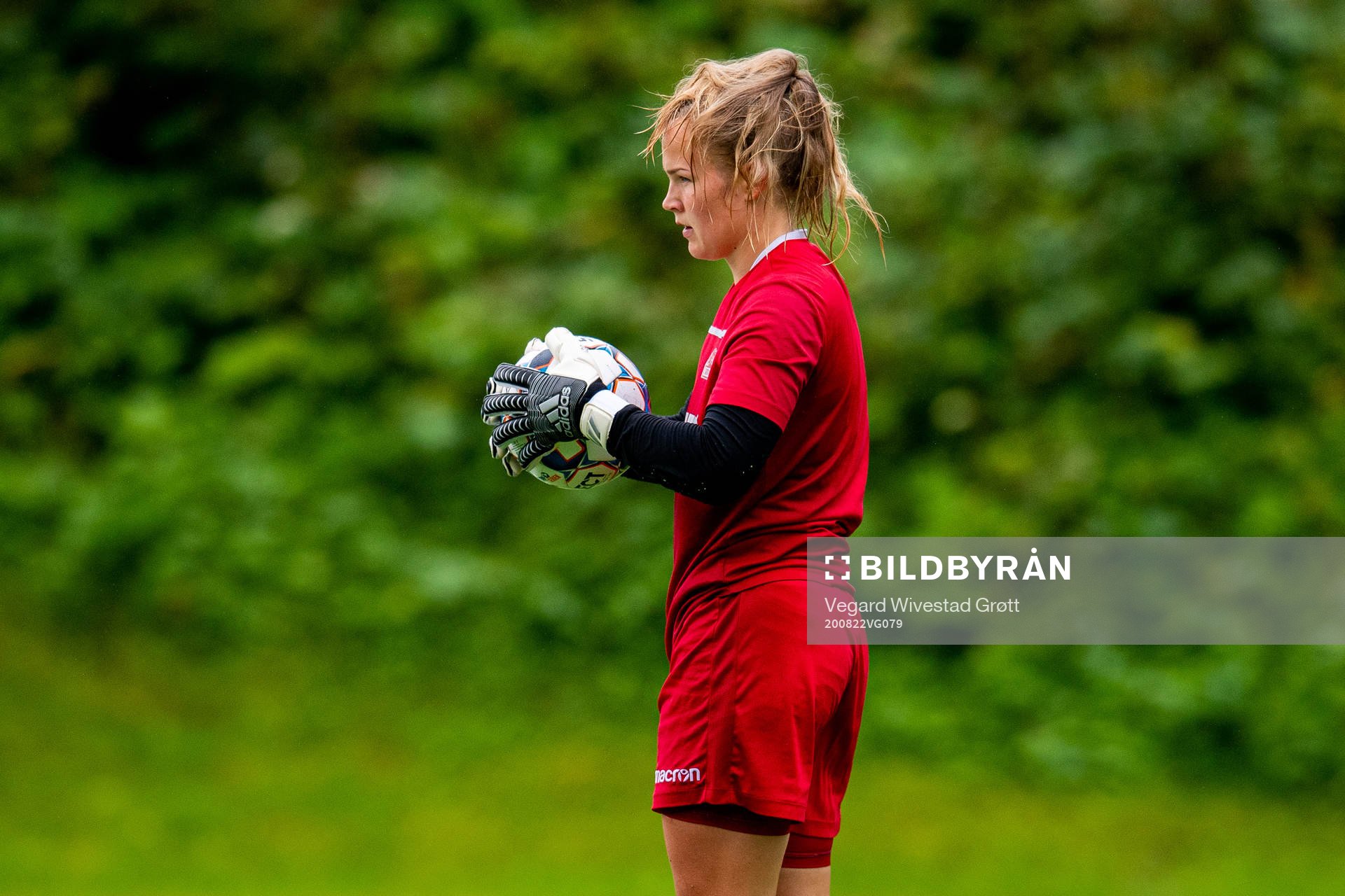 Goalkeeper Oda Marie Bogstad of Sandviken warms up