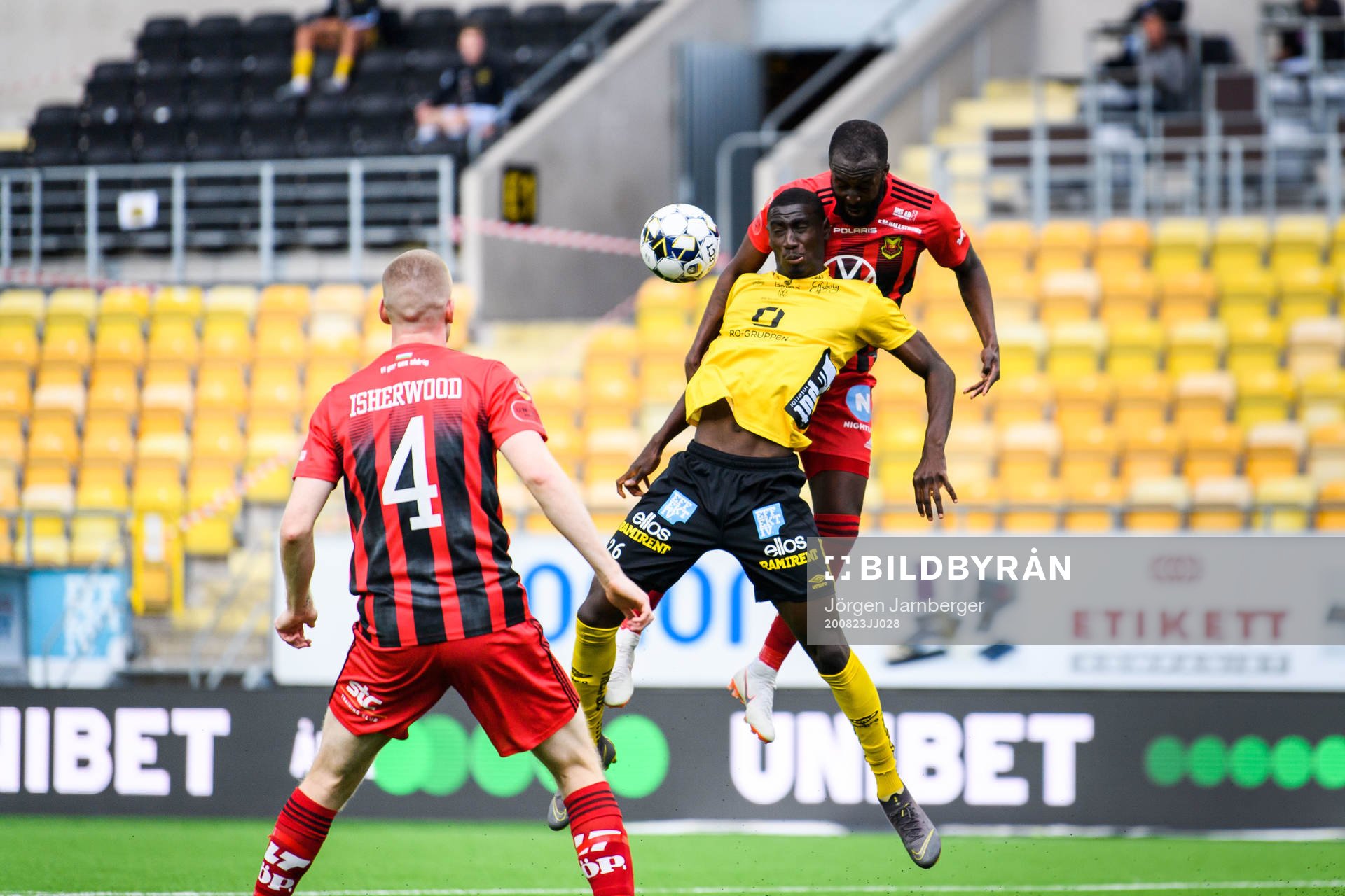 Elfsborgs Marokhy Ndione och Östersunds Ronald Mukiibi