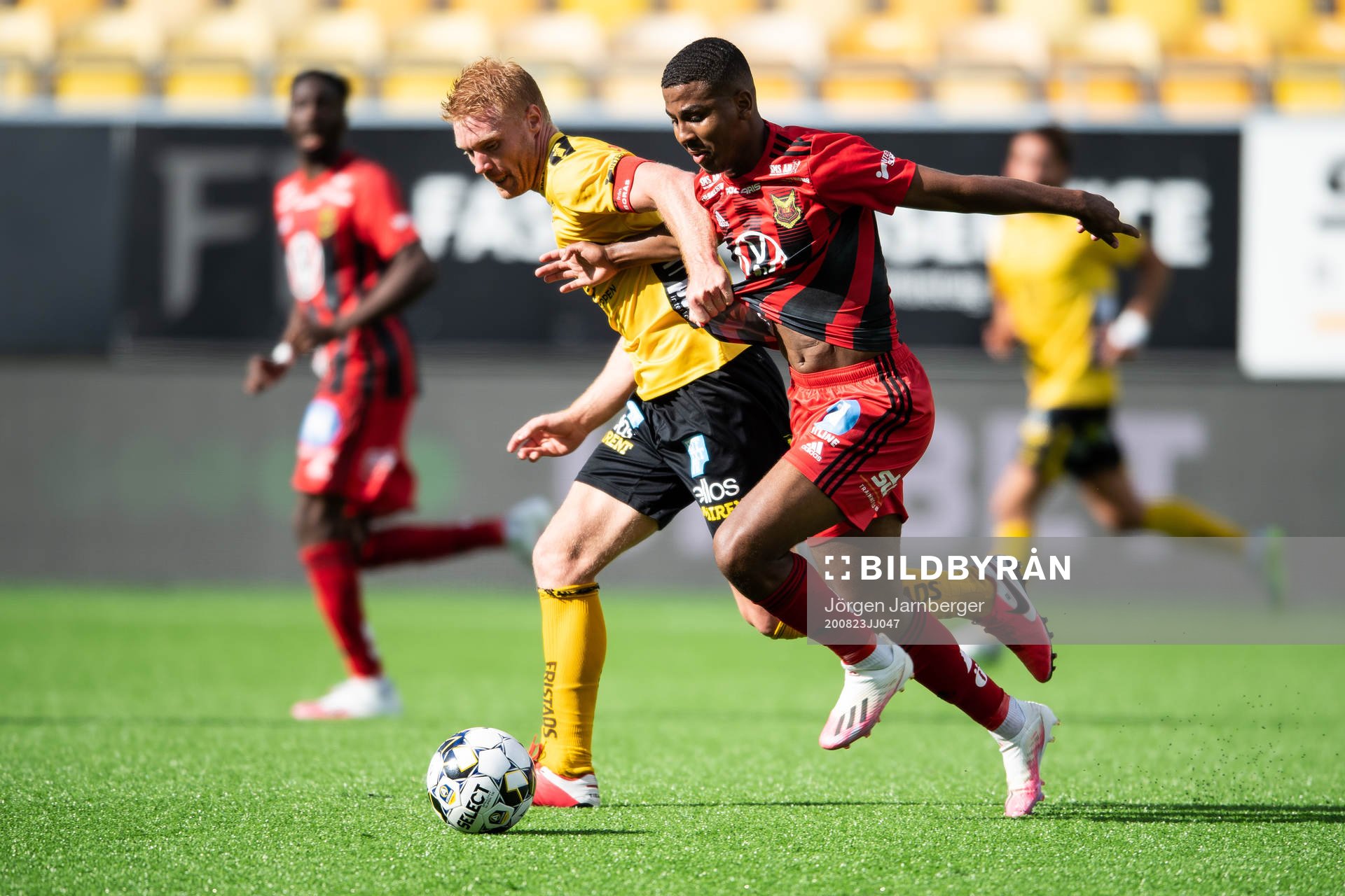 Elfsborgs Sivert Heltne Nilsen och Östersunds Nebiyou Perry