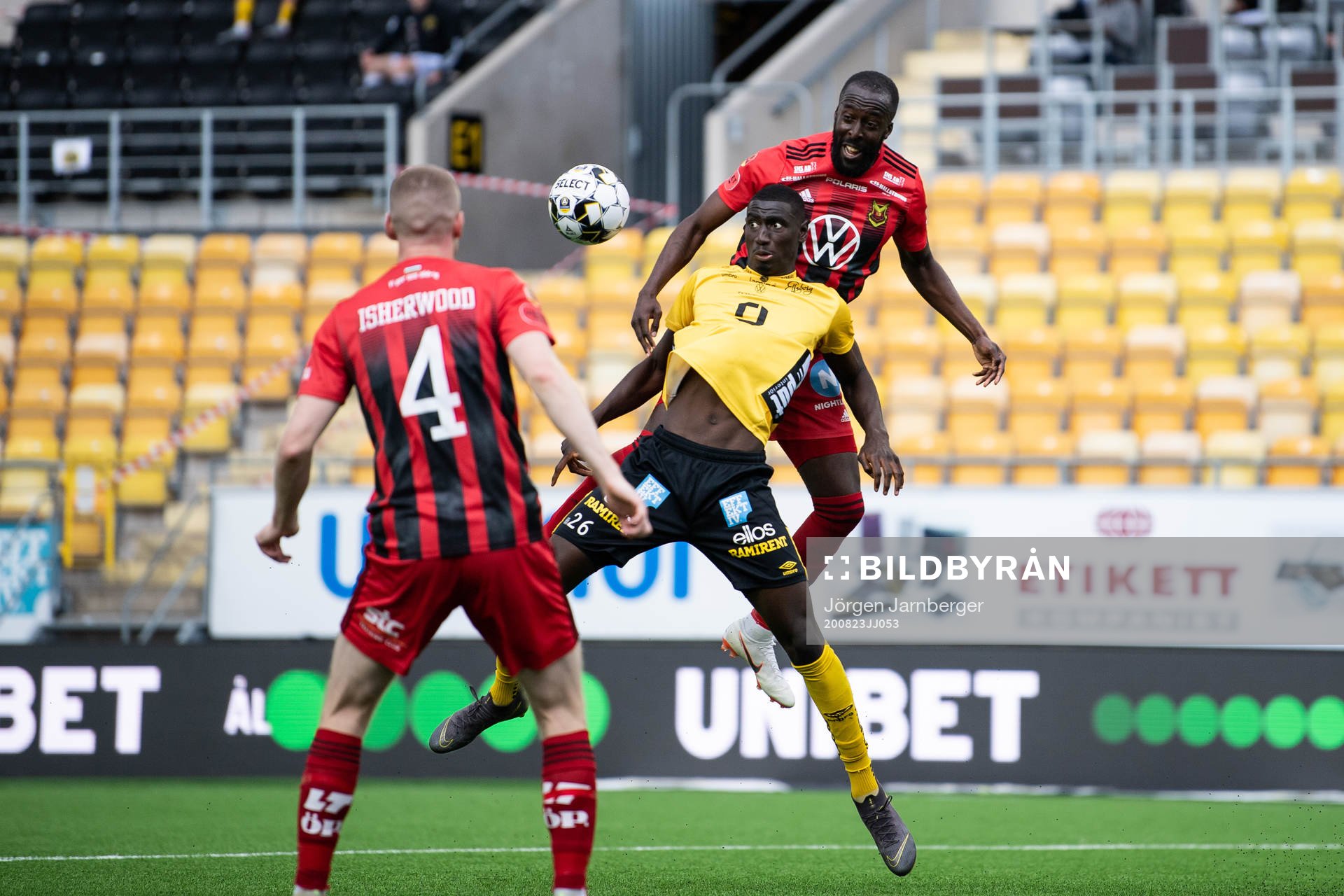 Östersunds Ronald Mukiibi och Elfsborgs Marokhy Ndione