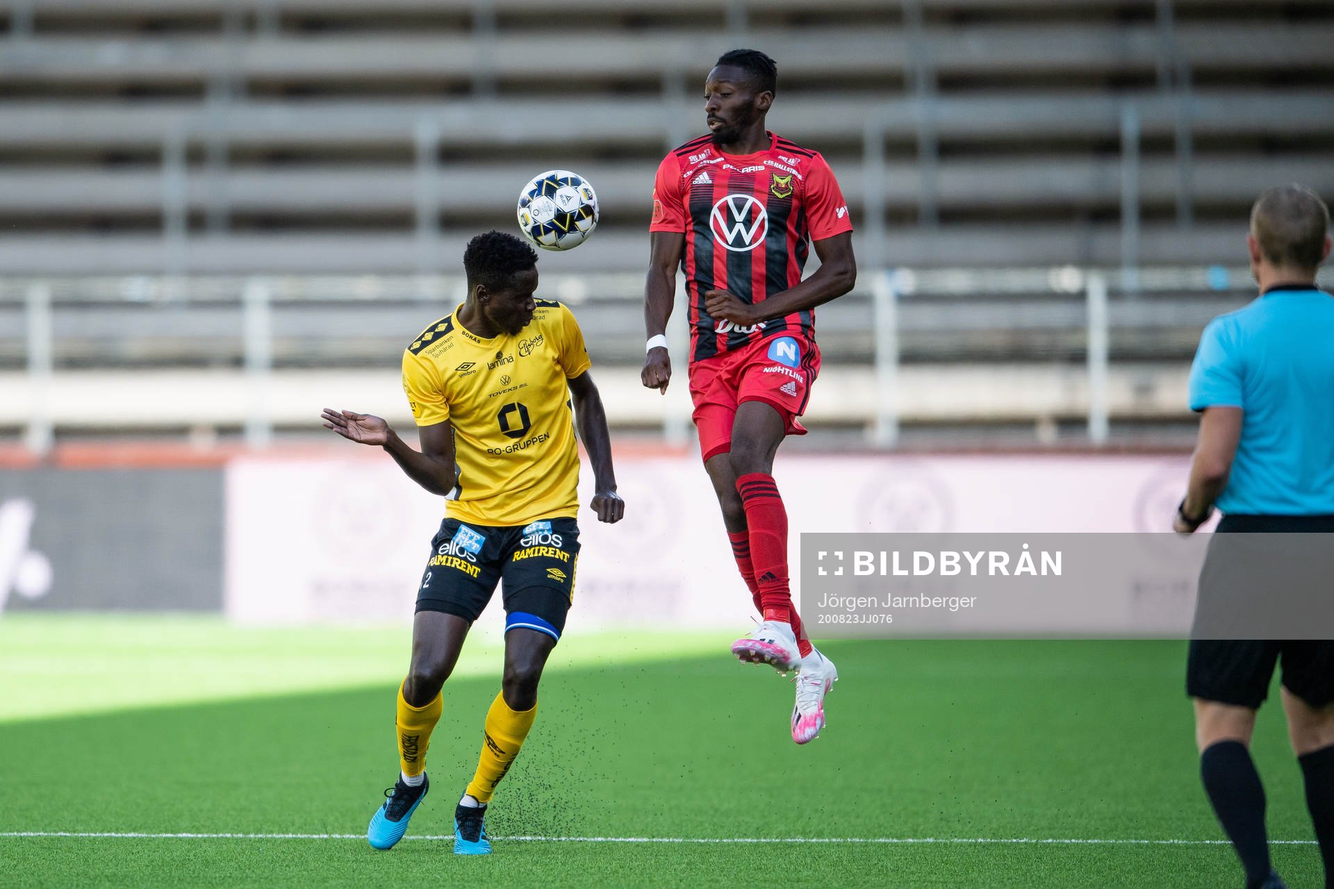 Elfsborgs Joseph Okumu och Östersunds Blair Turgott