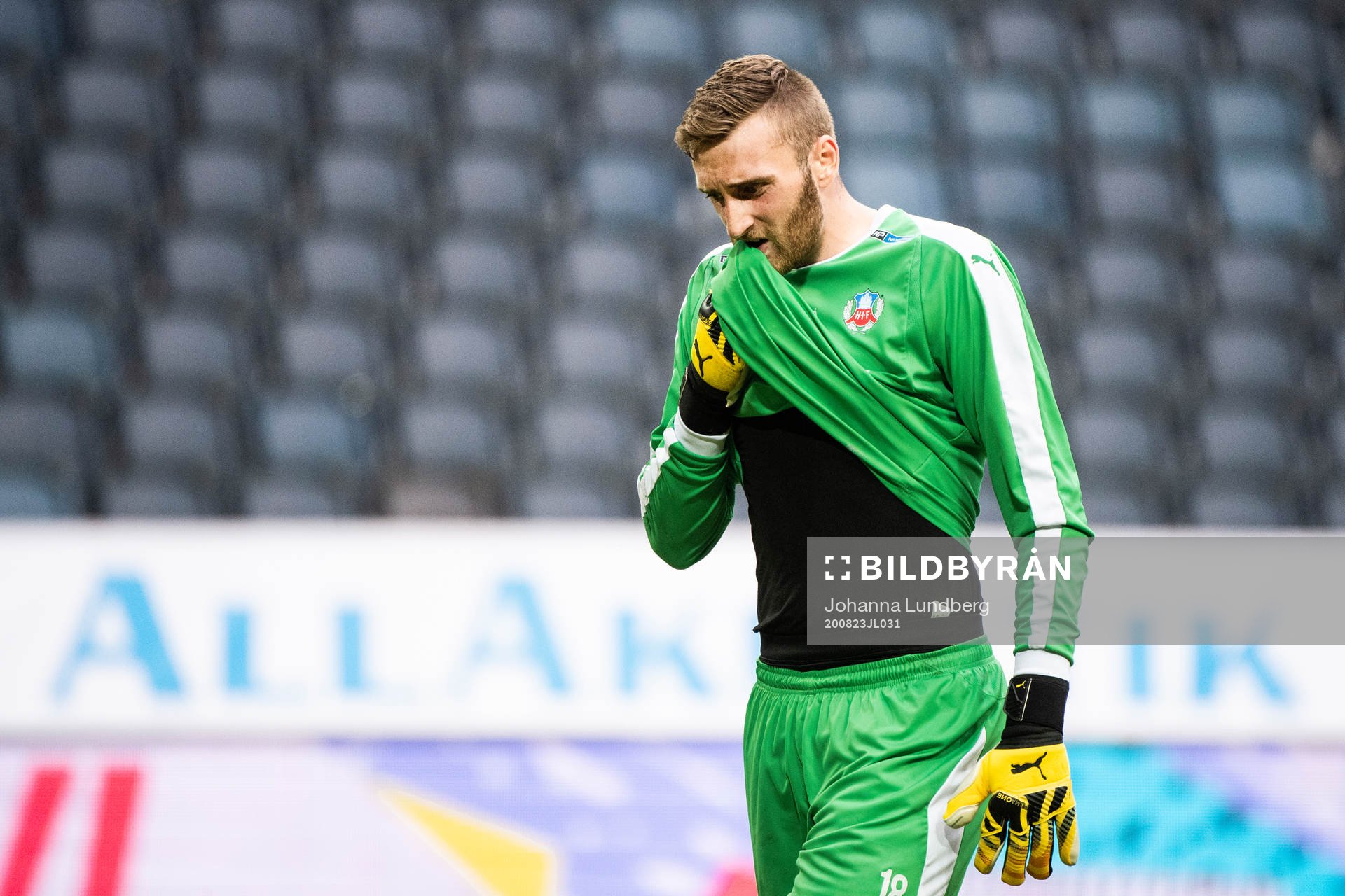 Helsingborgs målvakt Alexander Nilsson deppar