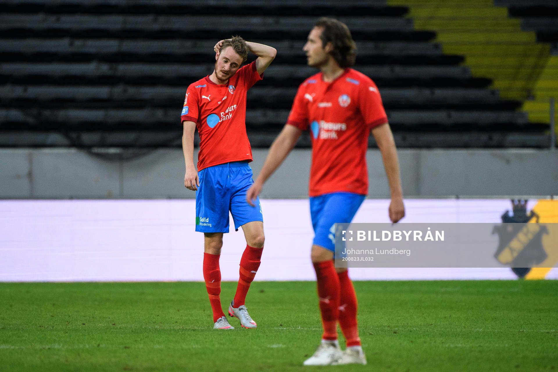 Helsingborgs Rasmus Jönsson och Mix Diskerud deppar