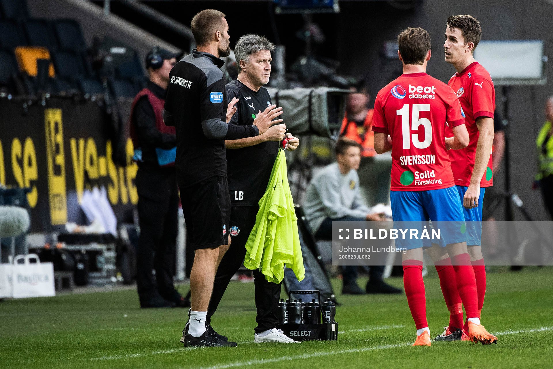 Helsingborgs Max Svensson och Adam Eriksson i samtal med