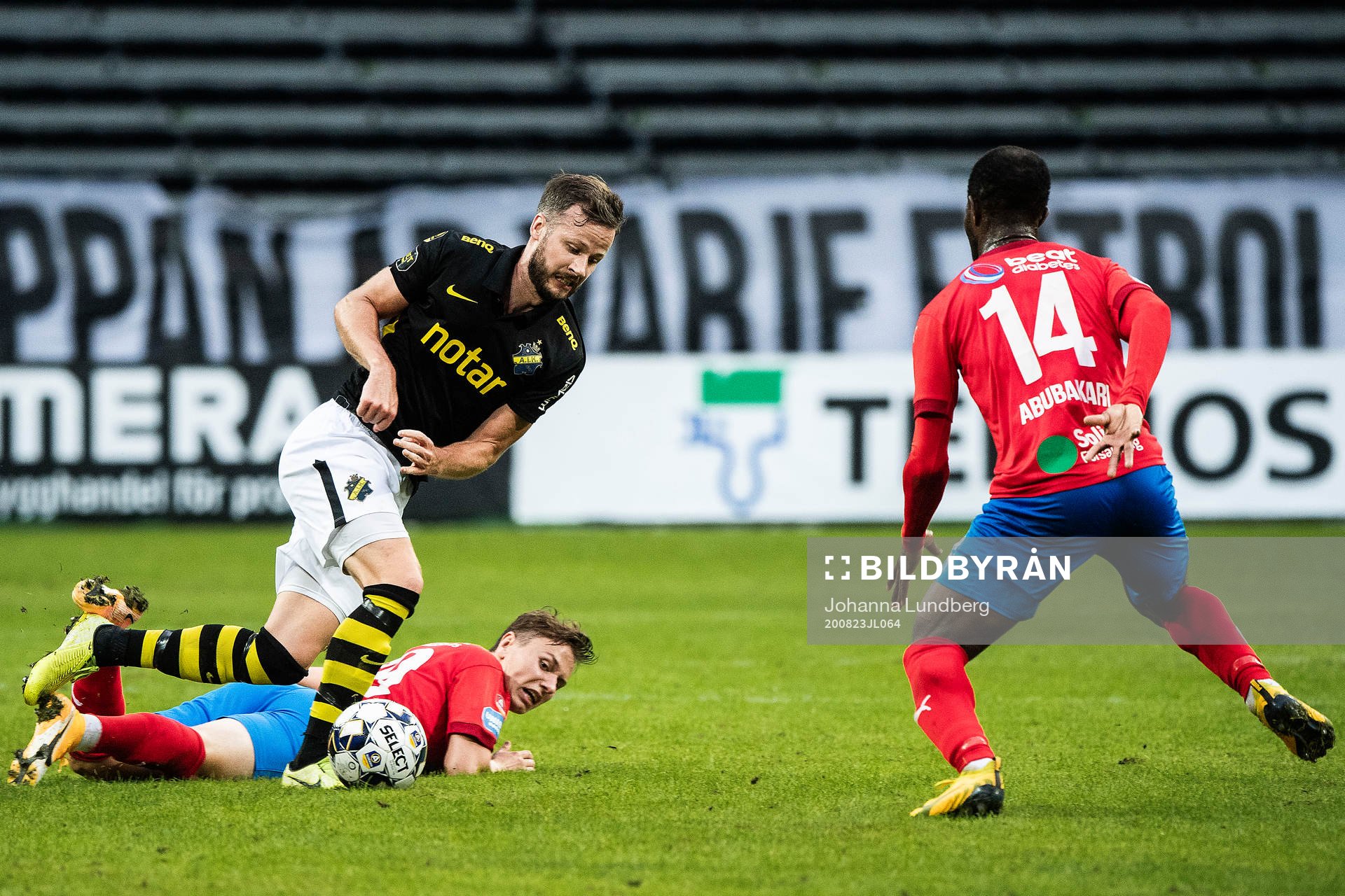 s Robert Lundström och Helsingborgs Alex Timossi