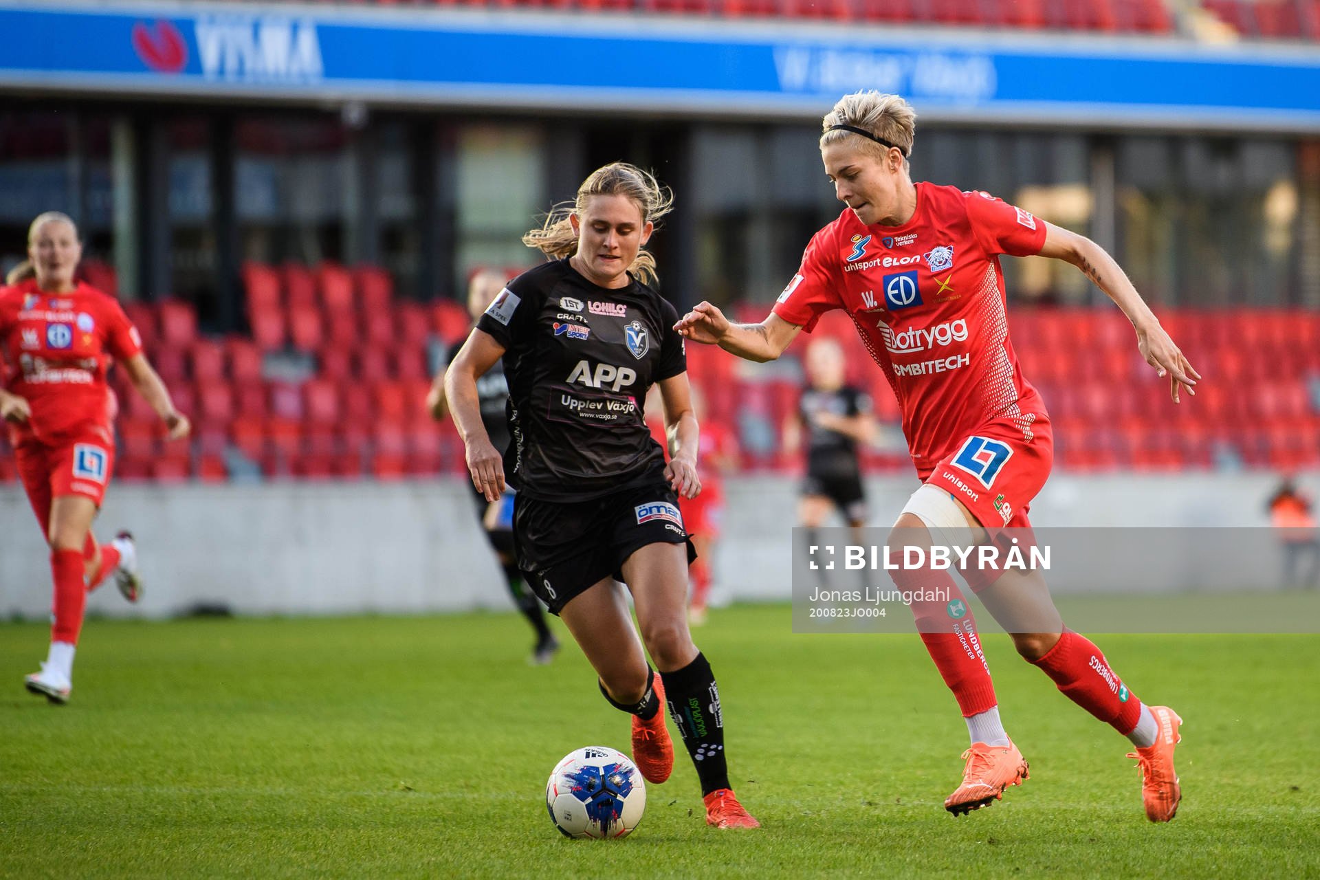 Växjös Emelie Henriksen och Linköpings Lina Hurtig