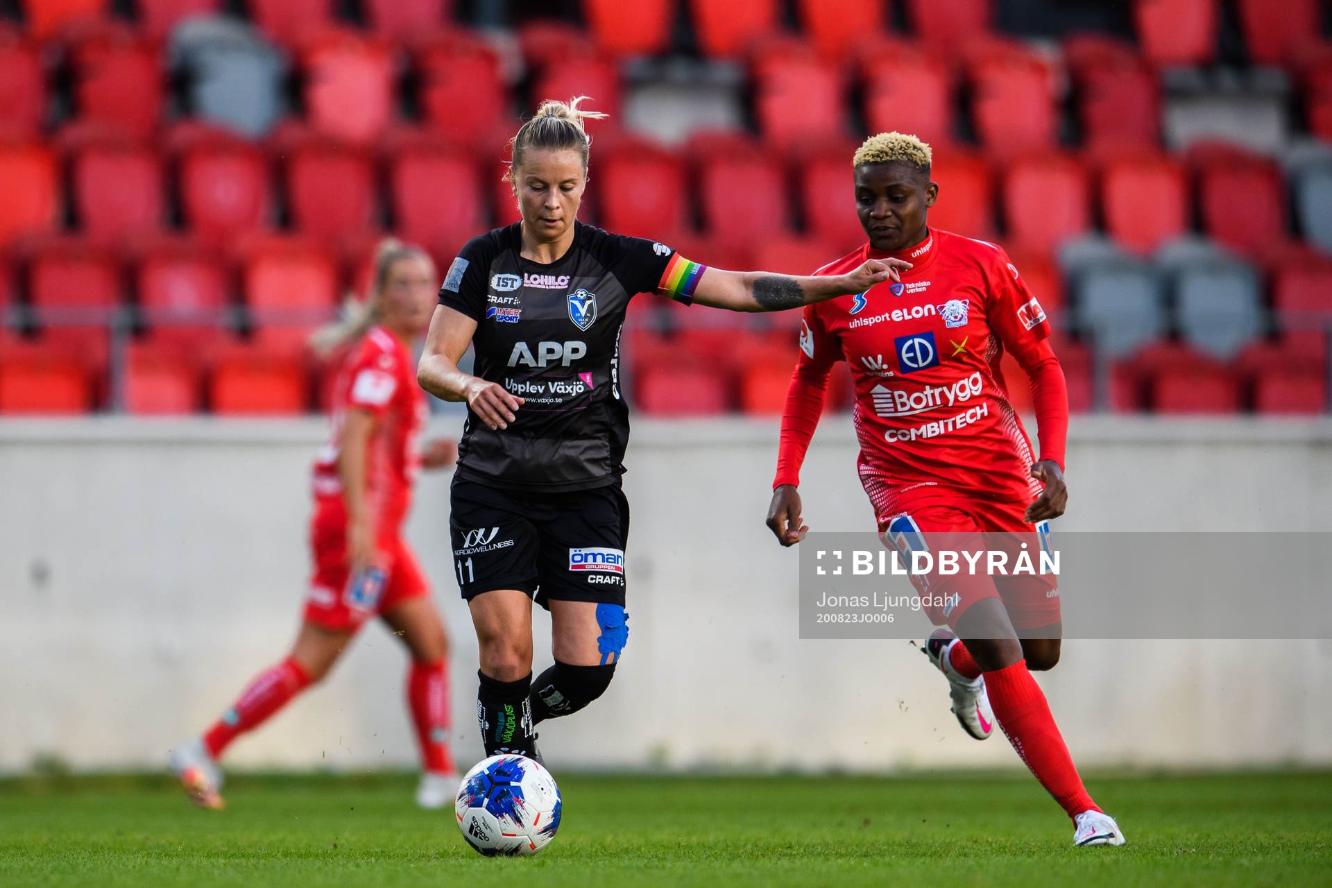 Växjös Emmi Alanen och Linköpings Uchenna Grace Kanu
