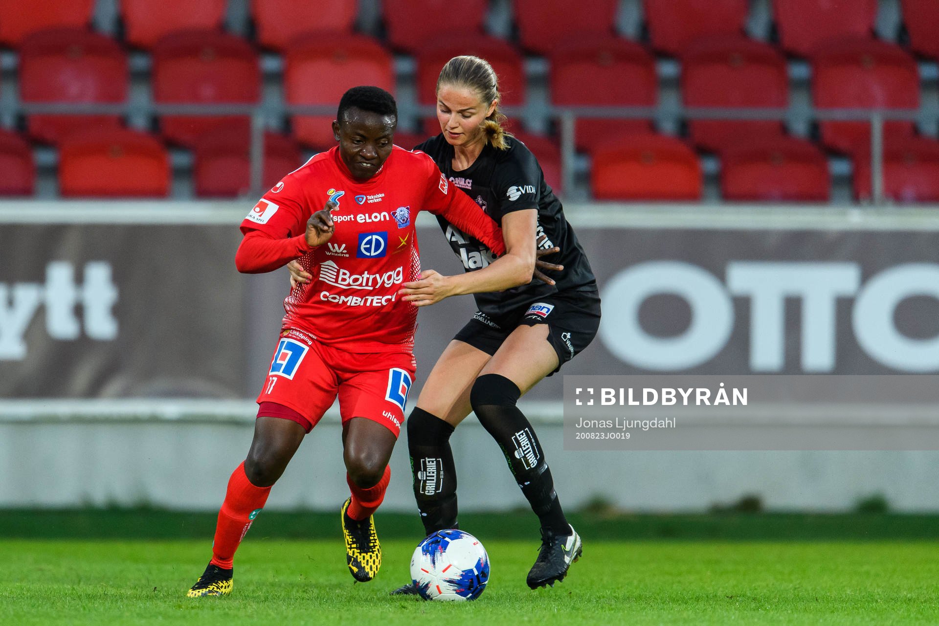 Linköpings Orji Ebere och Växjös Maria Möller Thomsen