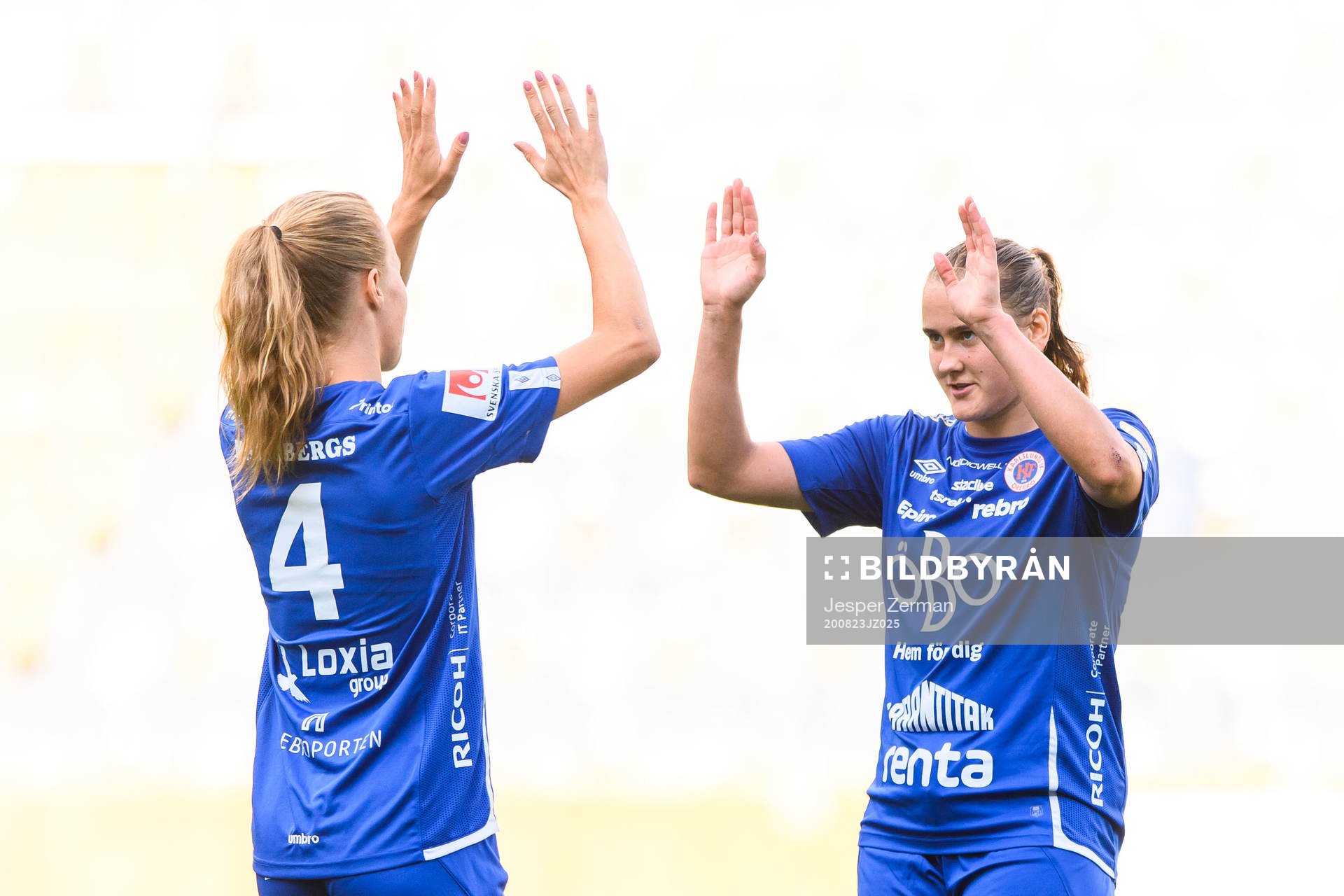 Örebros Frida Abrahamsson och Maja Regnås jublar