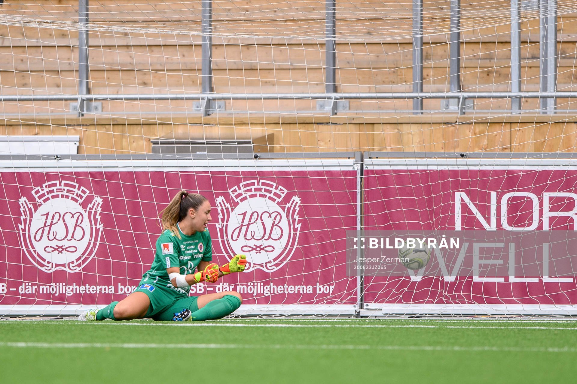 Örebros målvakt Moa Öhman släpper in 1-0