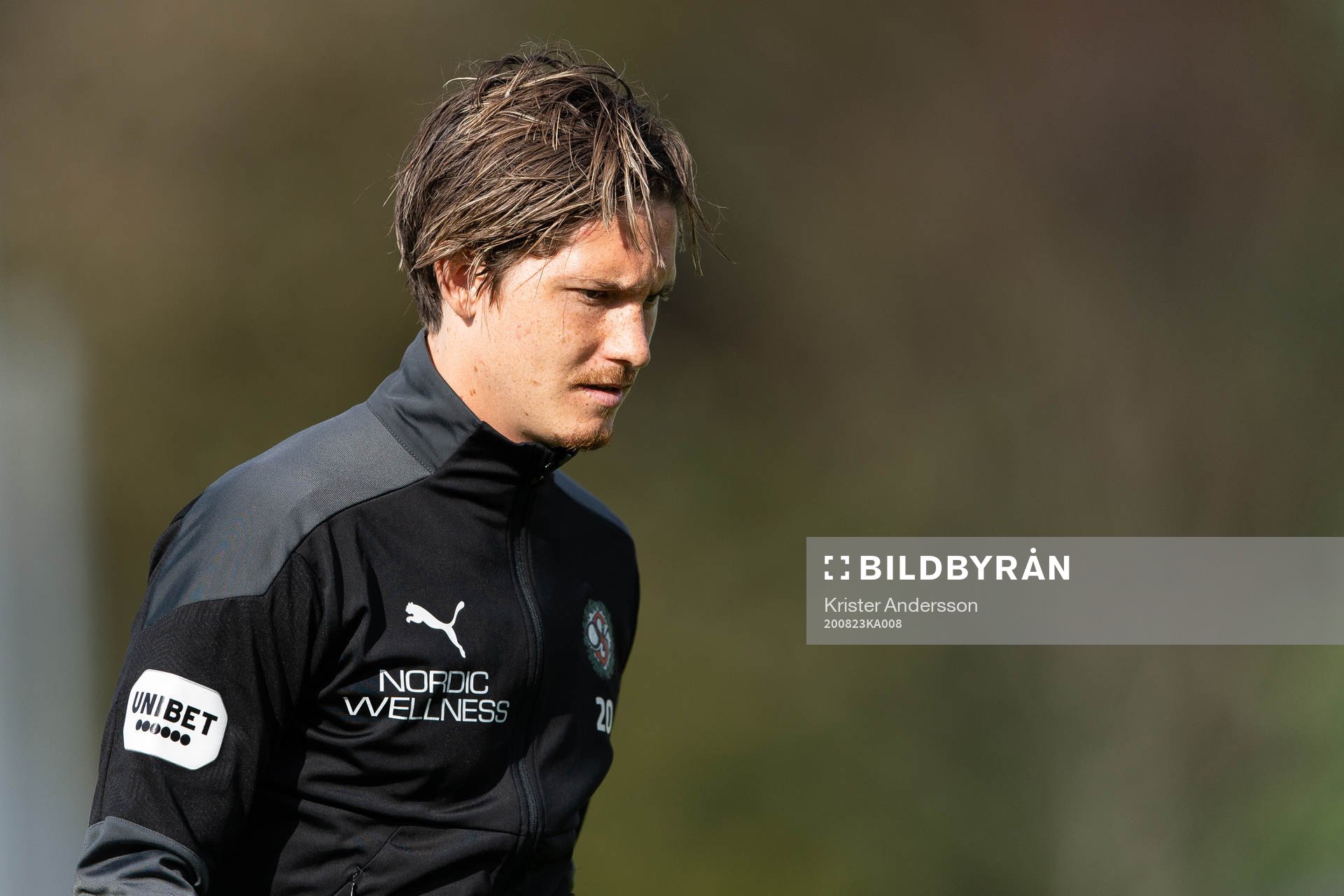 Örebros Robin Book före fotbollsmatchen i Allsvenskan