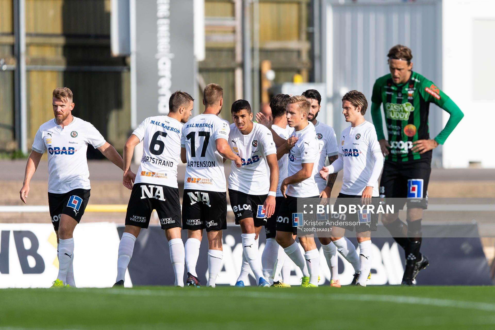 Örebros spelare jublar