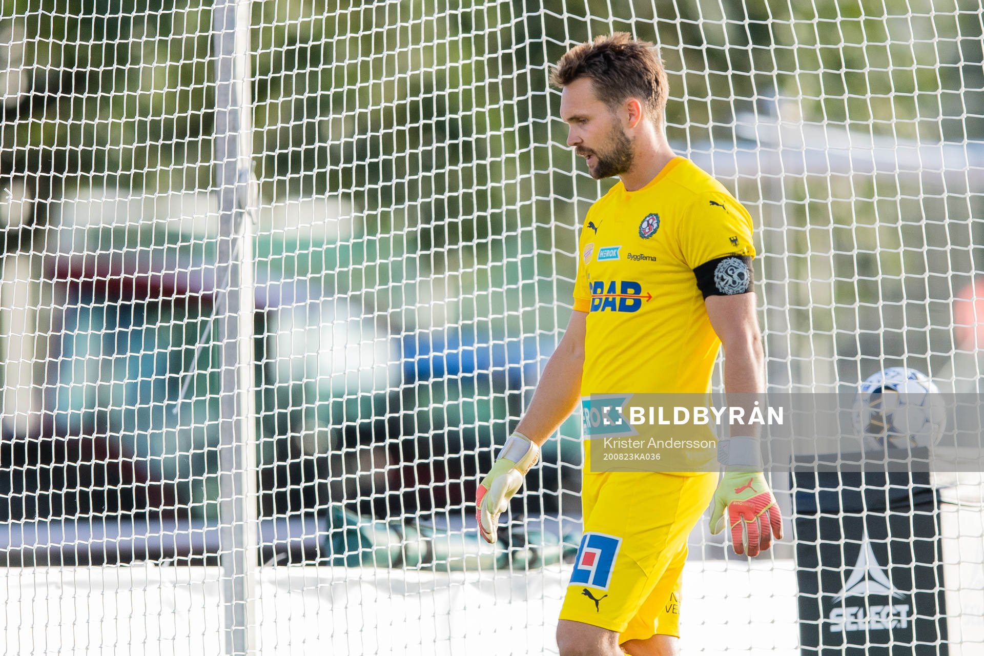 Örebros målvakt Oscar Jansson deppar