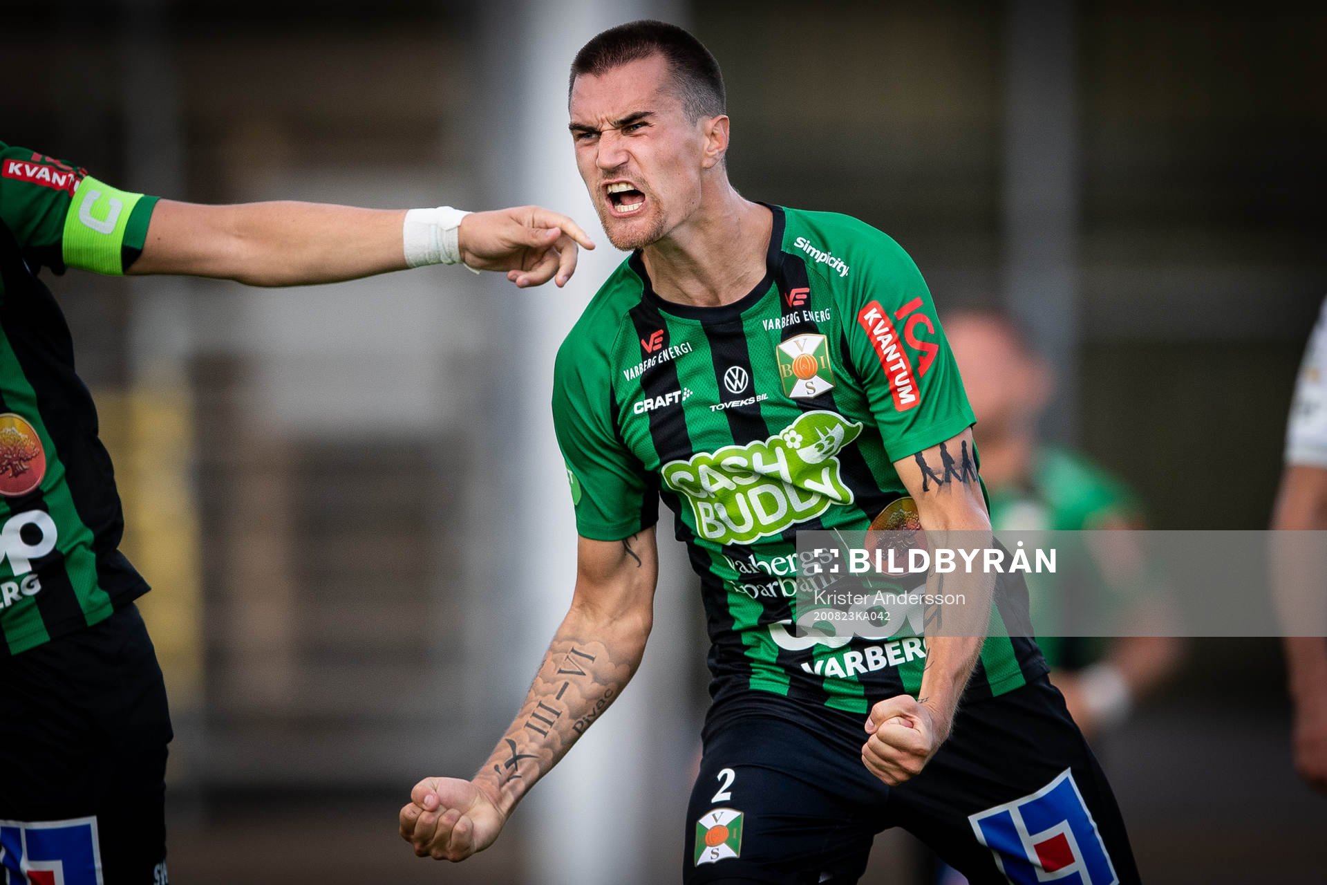 Varbergs Jon Birkfeldt jublar efter 1-1 under fotbollsmatchen i Allsvenskan mellan Varberg och Örebro den 23 augusti 2020 i Varberg.