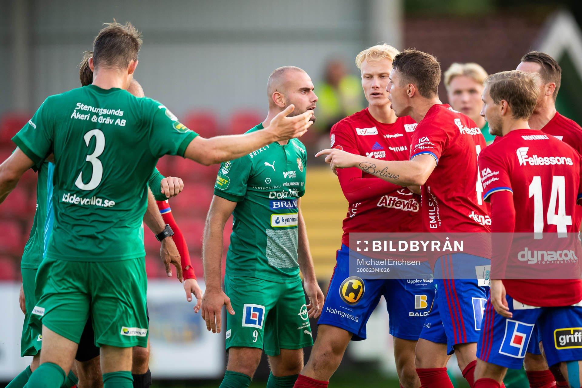 Stökigt mellan lagen när Ljungskiles Adam Rosén får ett rött kort under fotbollsmatchen i Superettan mellan Ljungskile och Öster den 23 augusti 2020 i Ljungskile.