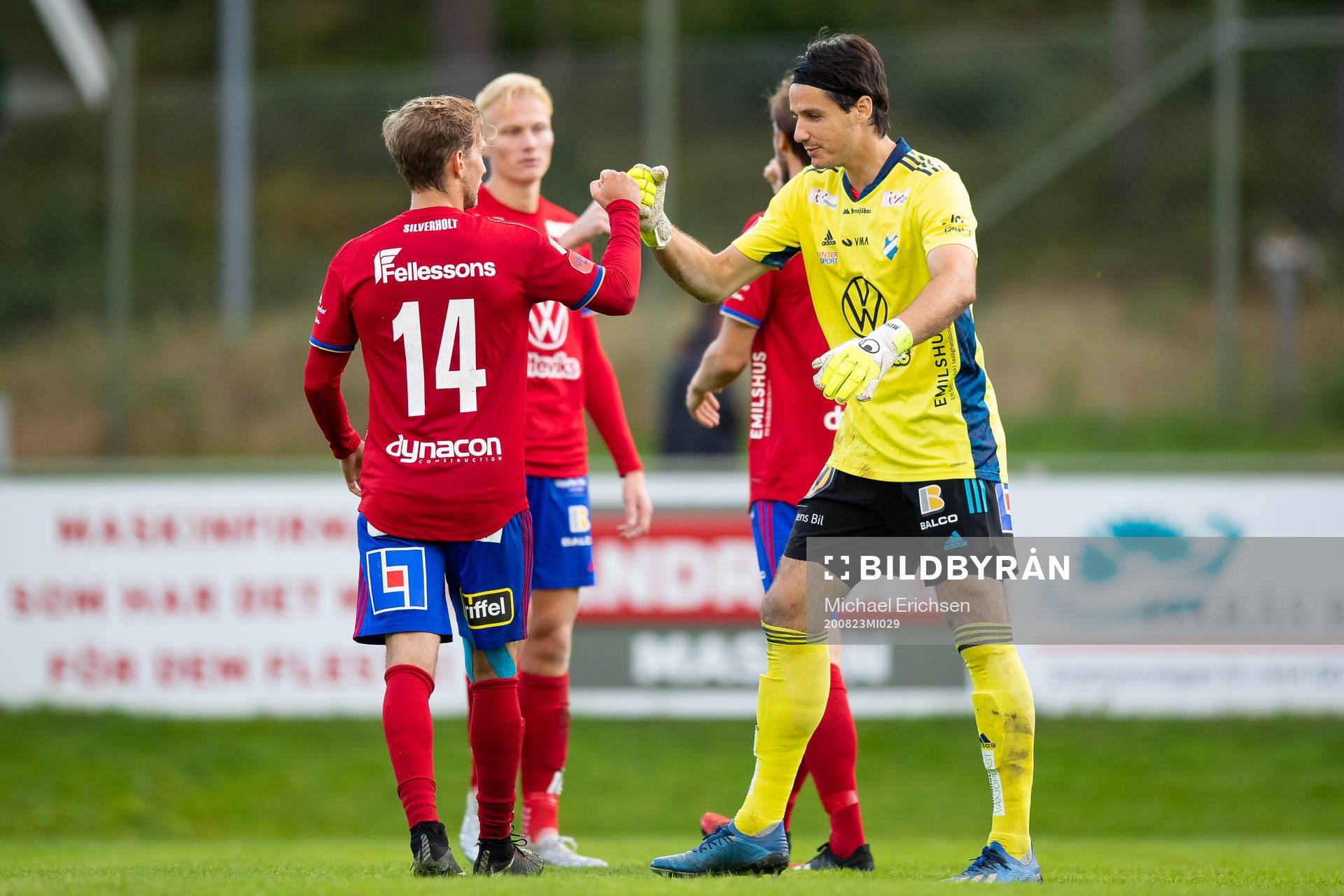 Östers Oliver Silverholt och målvakt Damir Mehic jublar