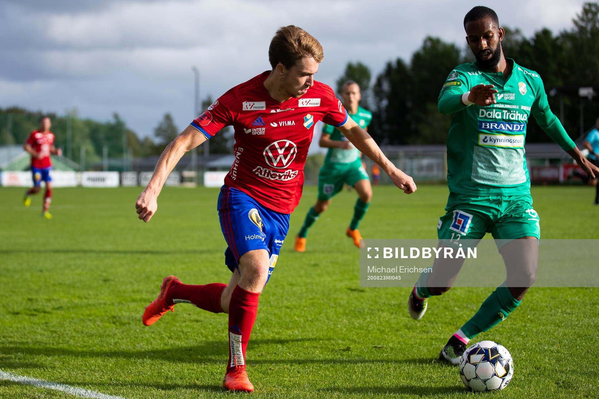 Östers Carl Johansson och Ljungskiles Mirad Garza