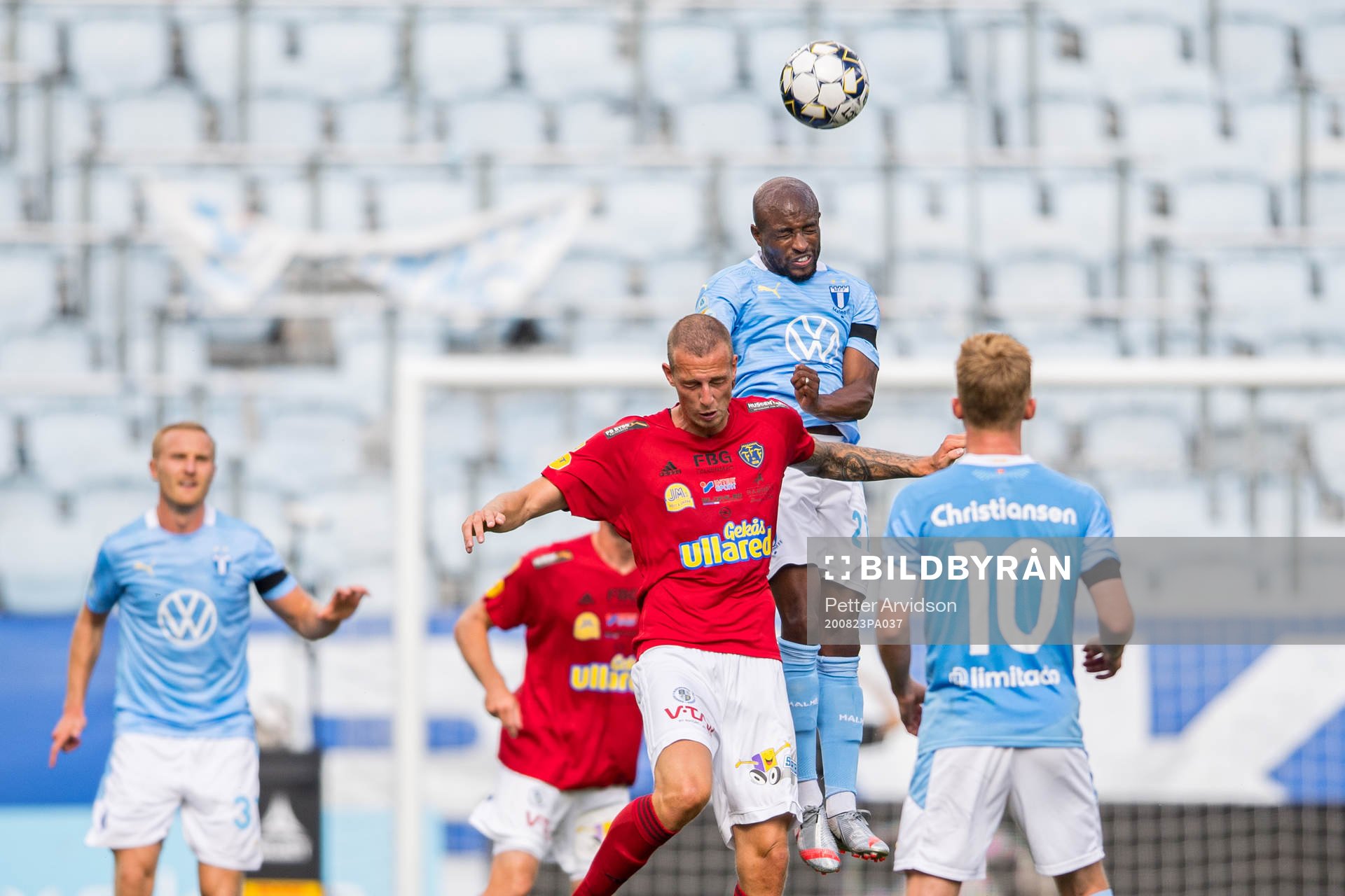 Malmö FFs Fouad Bachirou och Falkenbergs Gustaf Nilsson