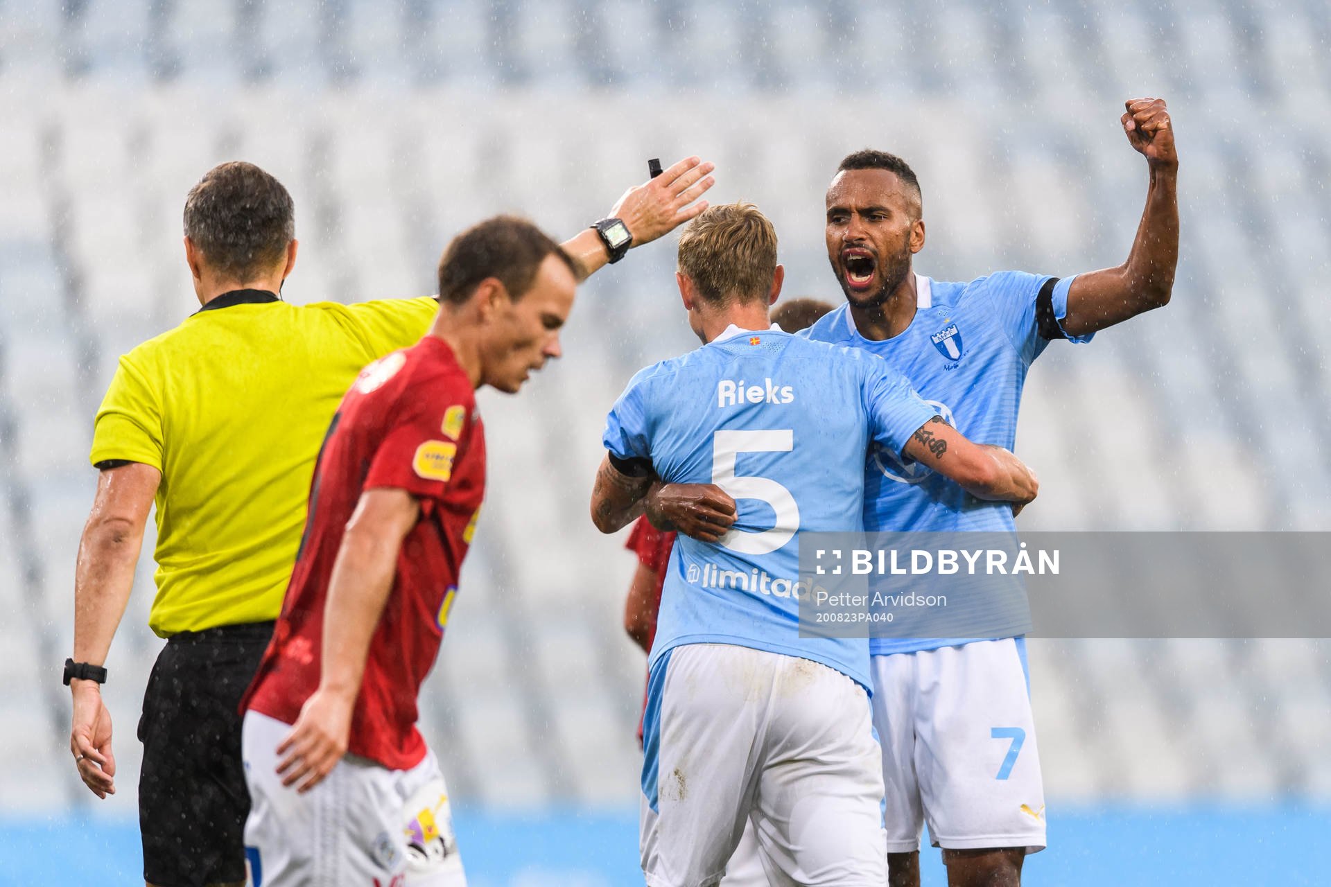 Malmö FFs Isaac Kiese Thelin jublar med Sören Rieks