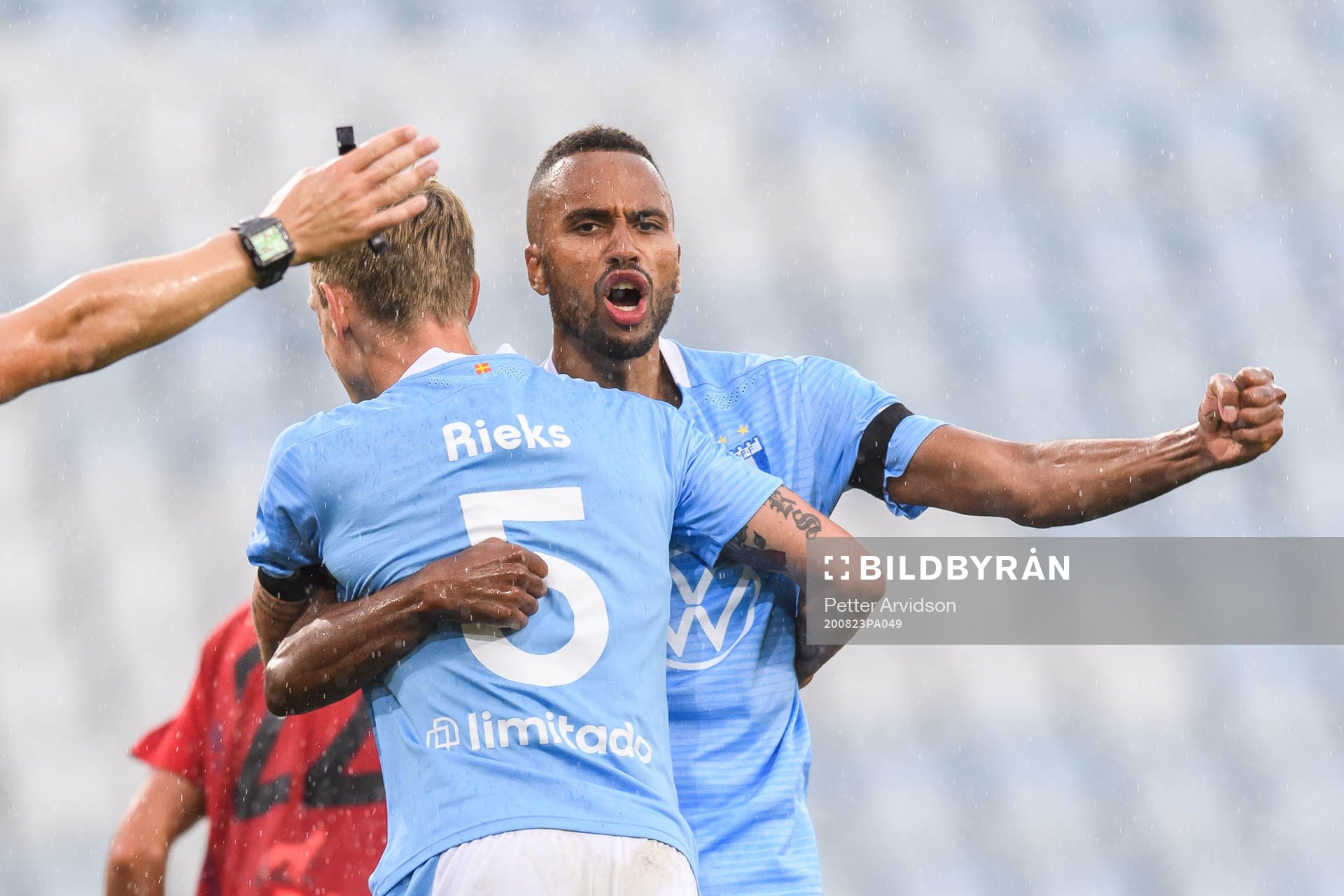 Malmö FFs Isaac Kiese Thelin jublar med Sören Rieks