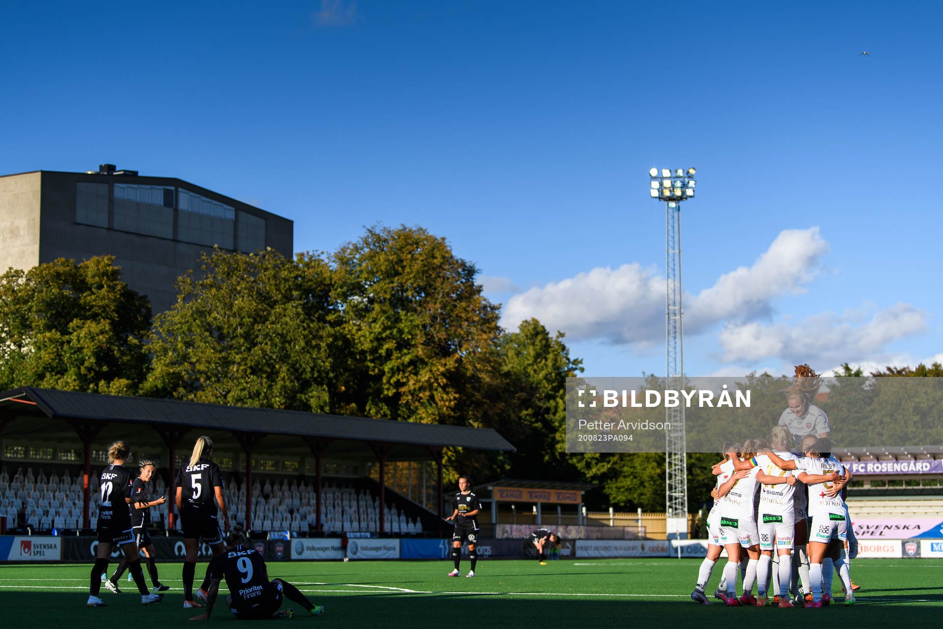 Rosengårds Glodis Perla Viggosdottir (hoppandes) jublar