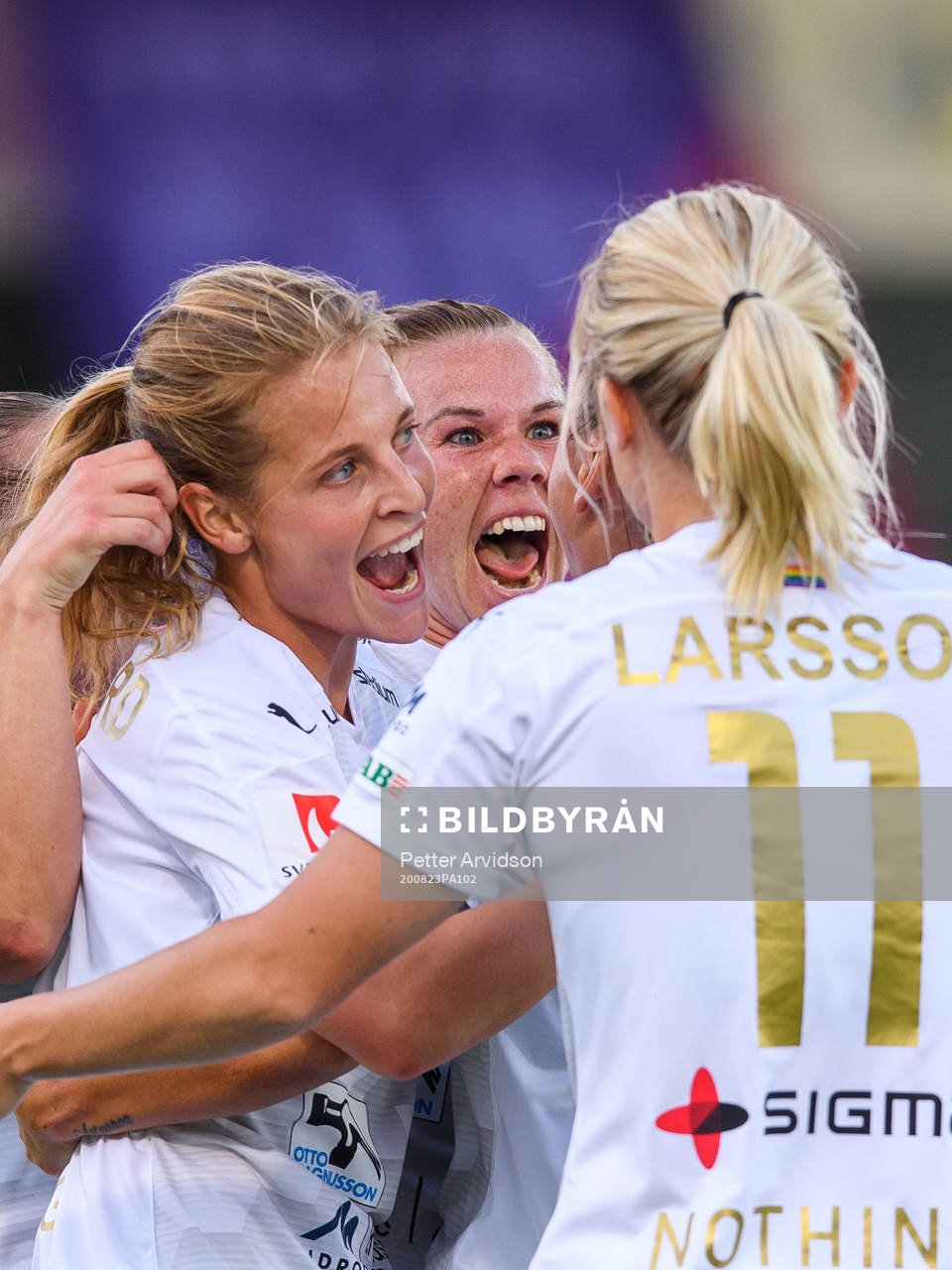 Rosengårds Jessica Samuelsson jublar med lagkamrater 2-0