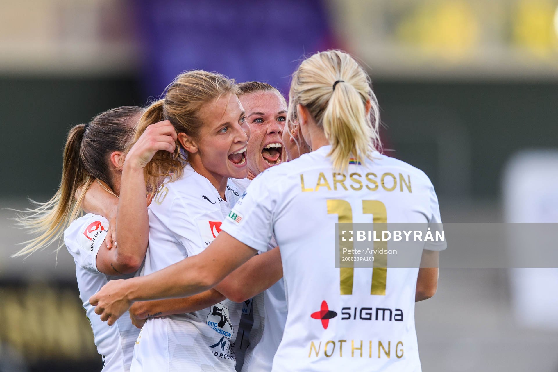 Rosengårds Jessica Samuelsson jublar med lagkamrater 2-0 under fotbollsmatchen i Damallsvenskan mellan FC Rosengård och Kopparbergs/Göteborg den 23 augusti 2020 i Malmö.