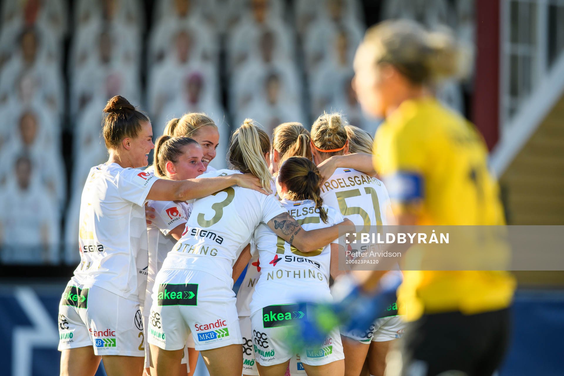 Rosengårds Anna Anvegård jublar med lagkamrater