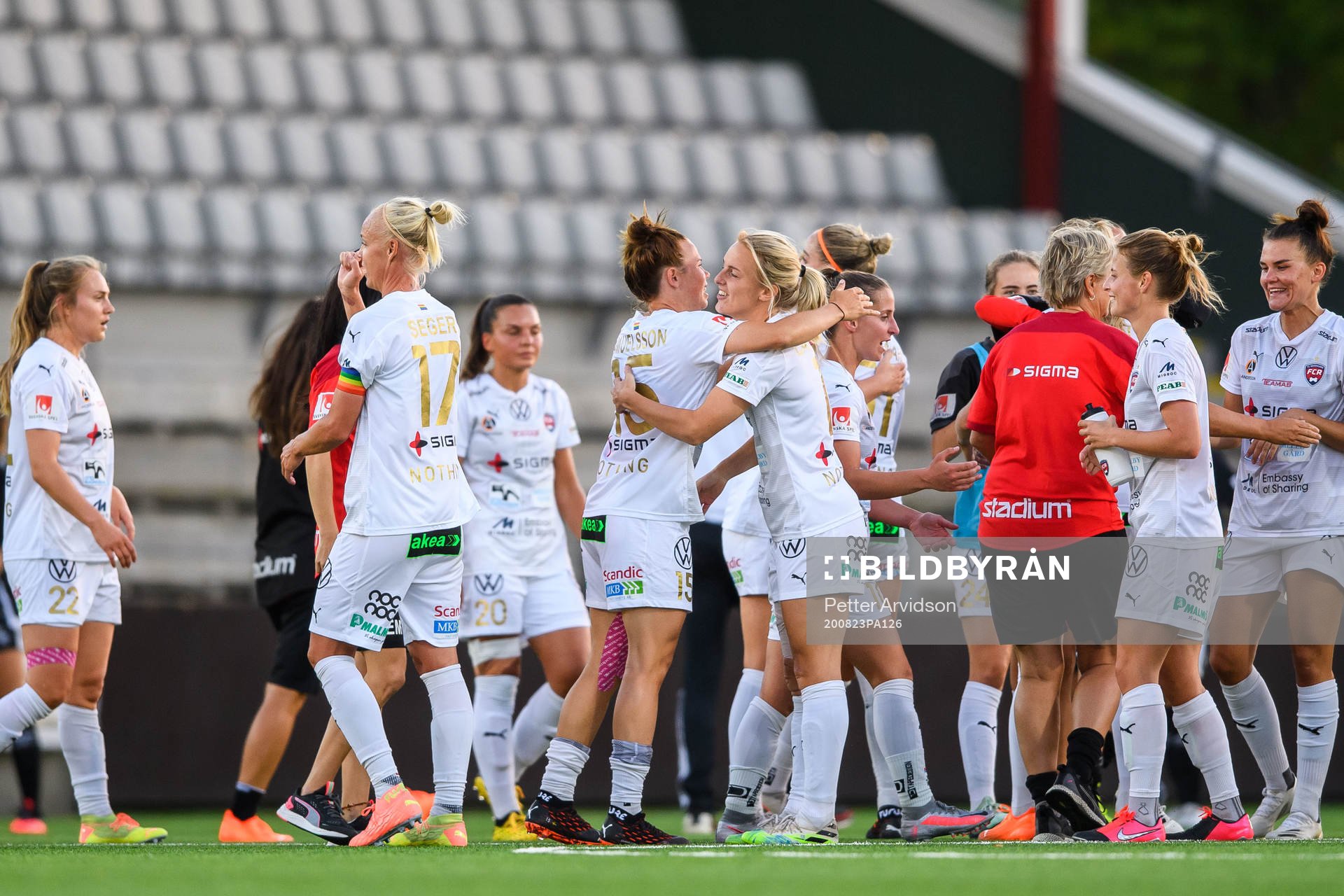 Rosengårds Jessica Samuelsson och Mimmi Larsson jublar