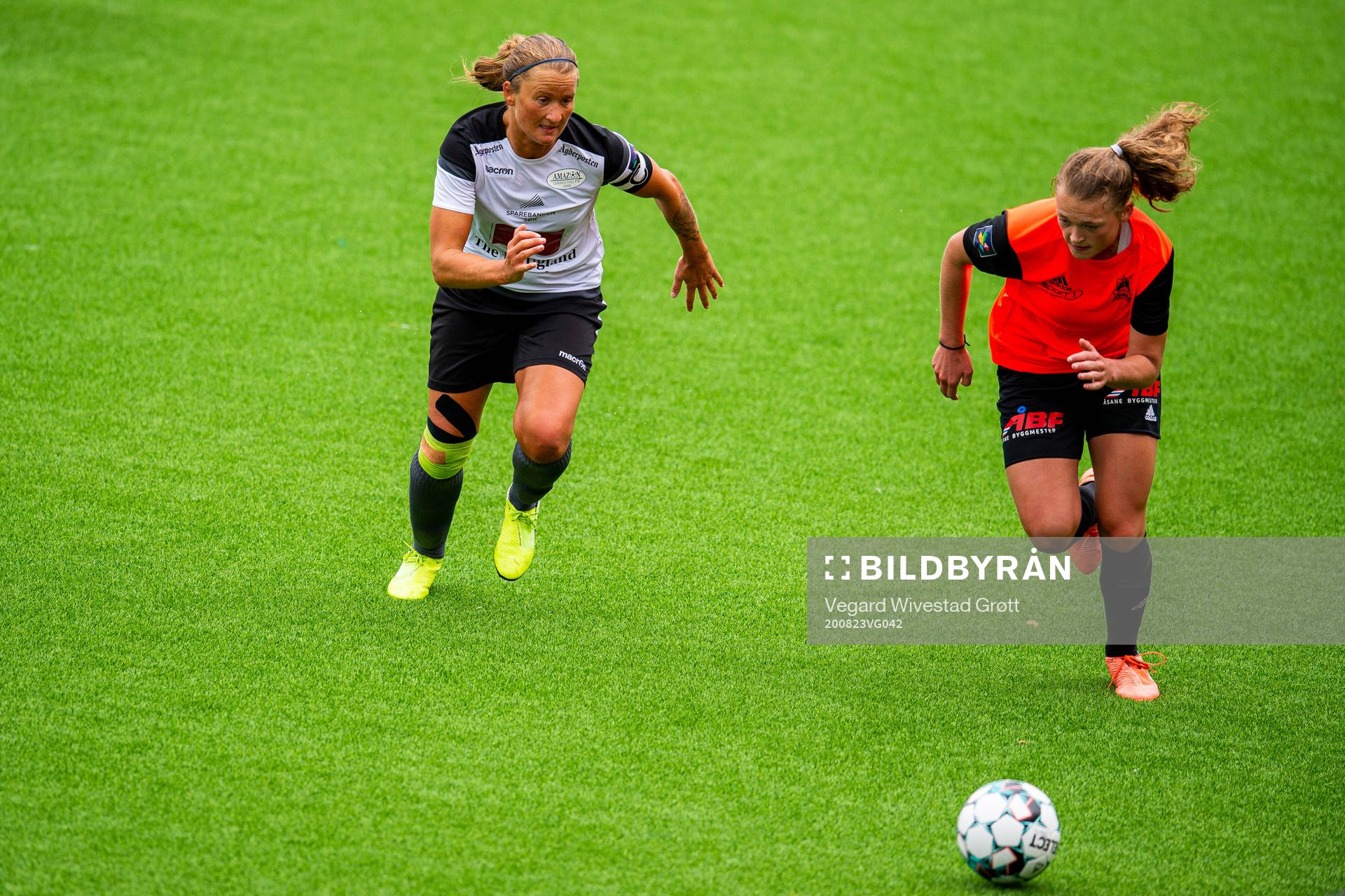 Cathrine Dyngvold of Amazon Grimstad and Thea Notland of Åsane during the 1. division football match between Åsane and Amazon Grimstad on August 23, 2020 in Åsane.