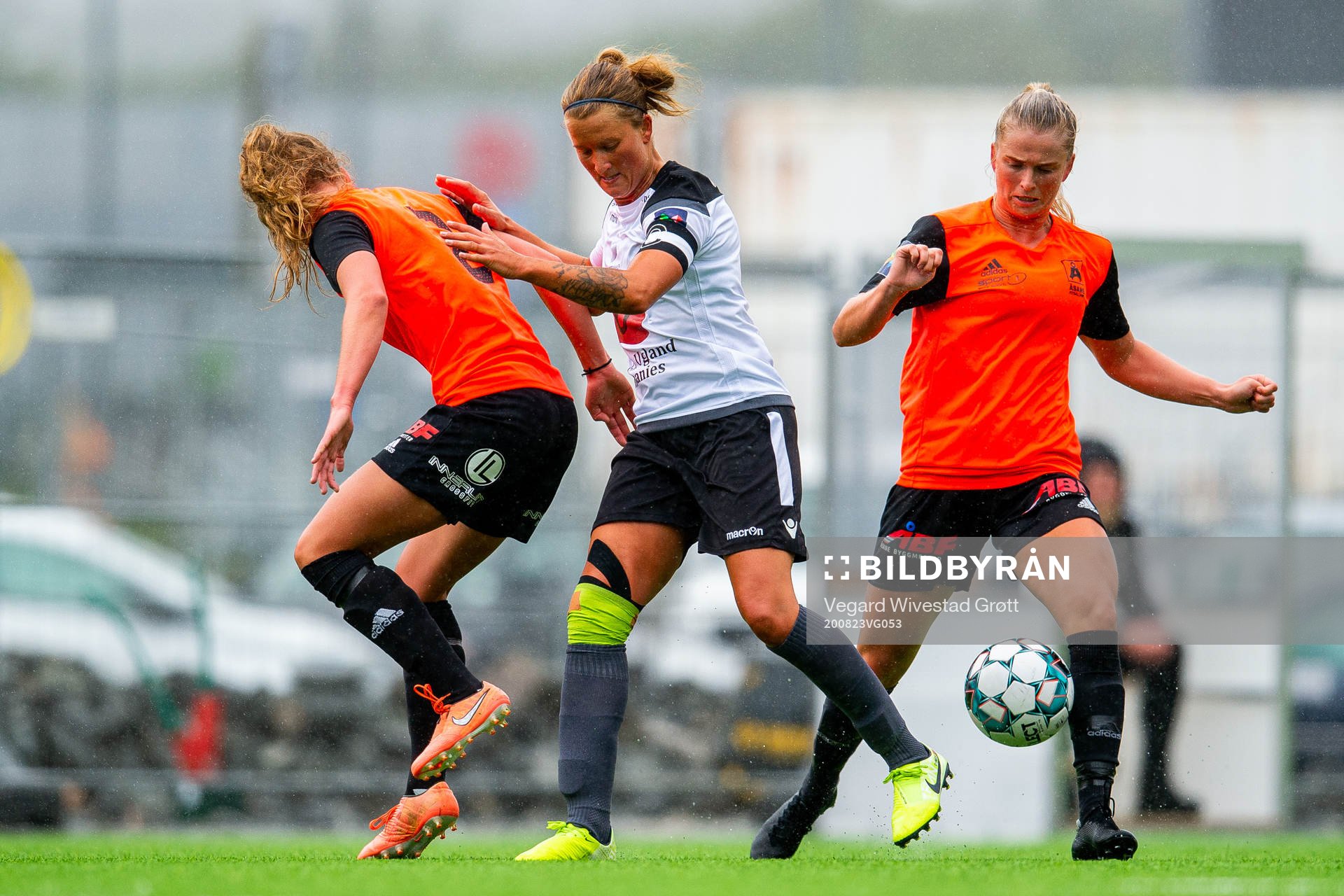 Thea Notland of Åsane, Cathrine Dyngvold of Amazon