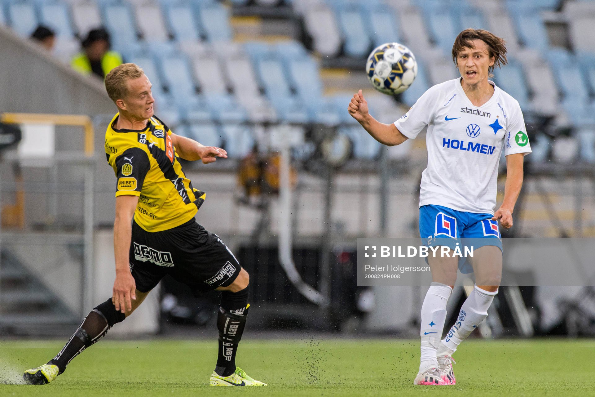Häckens Gustav Berggren och IFK Norrköpings Simon Thern