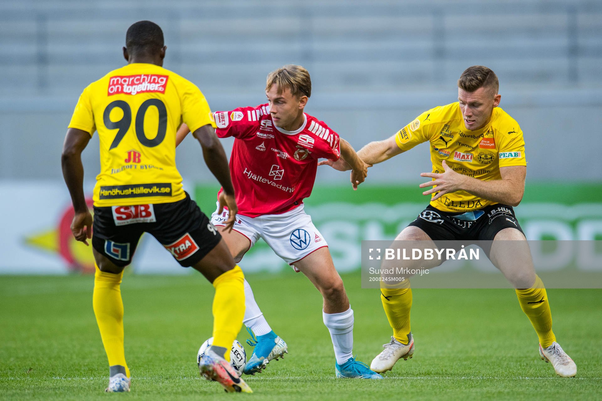 Kalmars Isak Magnusson och Mjällbys Viktor Agardius