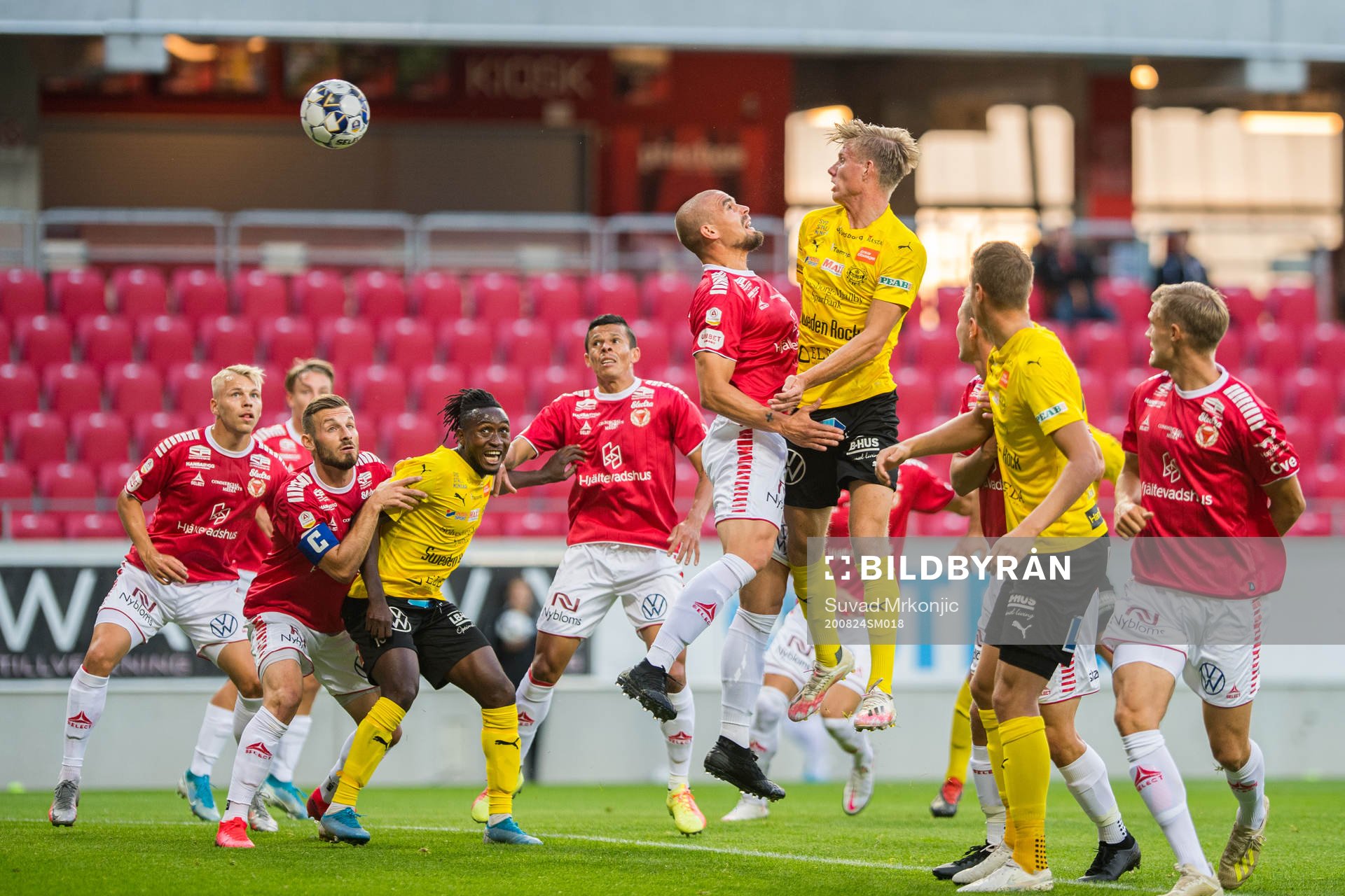Mjällbys Eric Björkander nickar in 0-1 målet