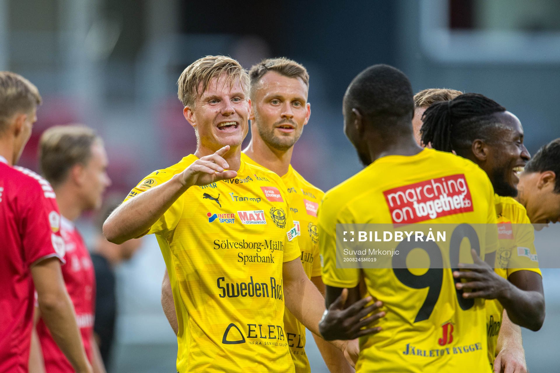 Mjällbys Eric Björkander jublar med lagkamrater