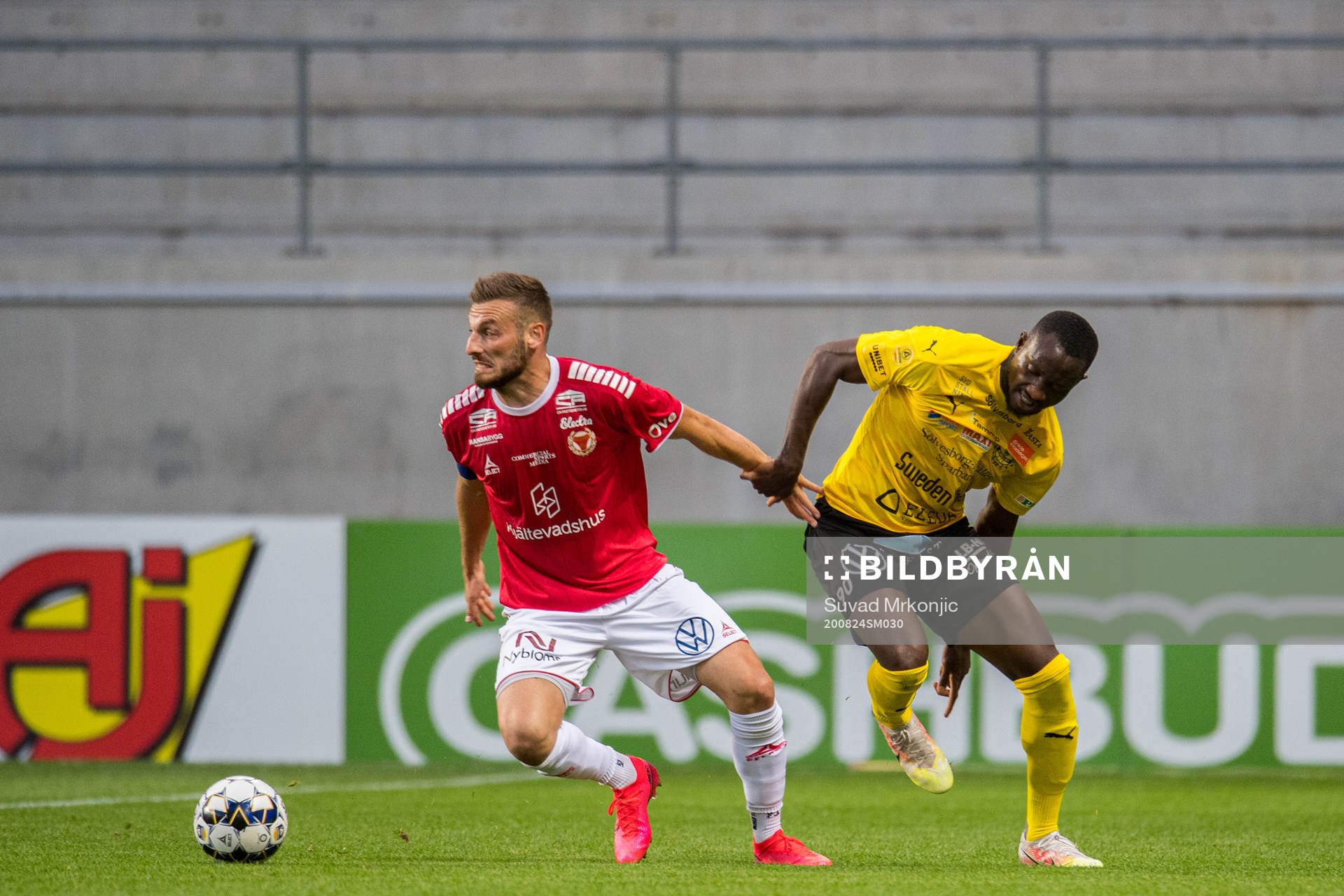 Kalmars Fidan Aliti och Mjällbys Moses Ogbu