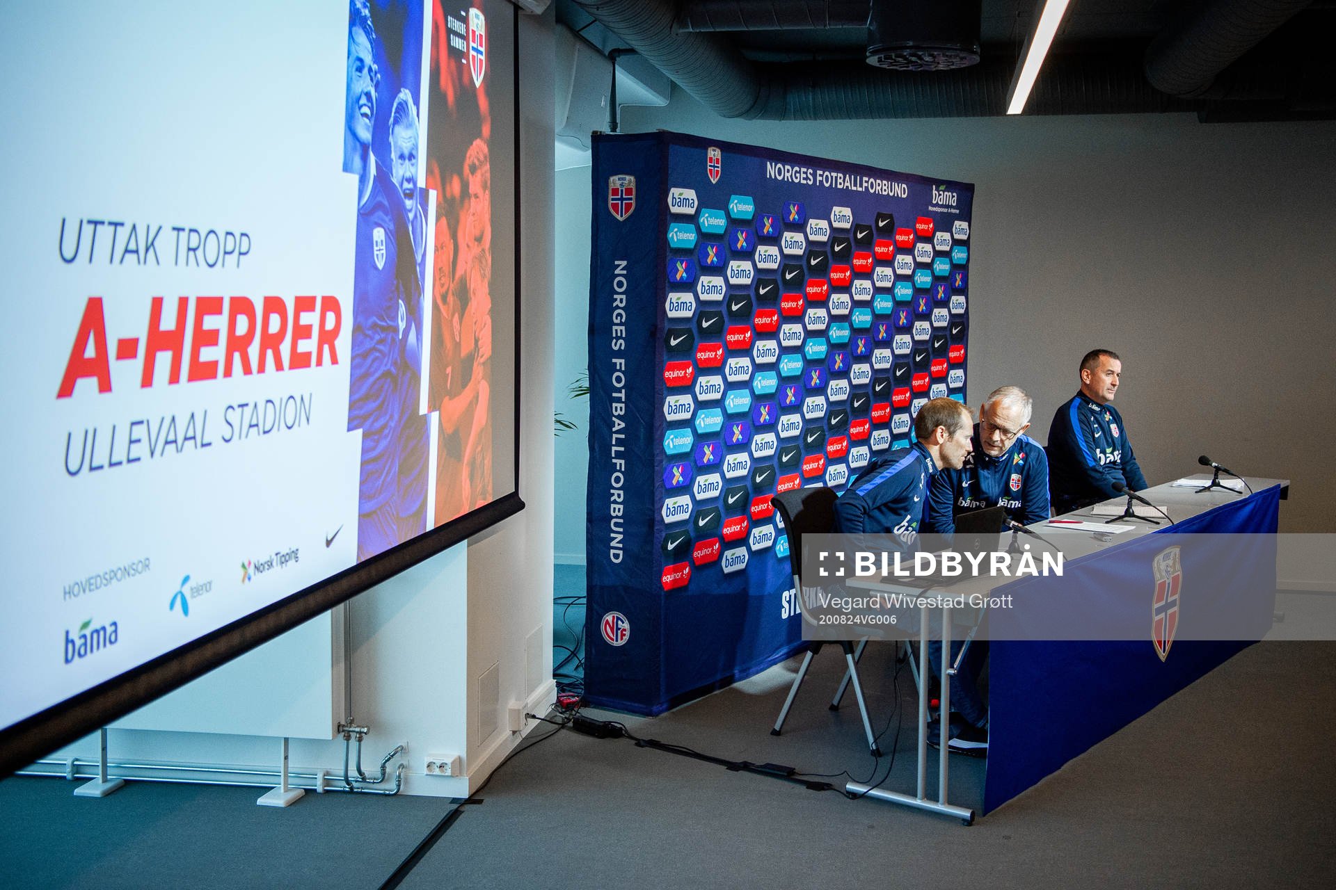 Svein Graff, head coach Lars Lagerbäck and assistant coach