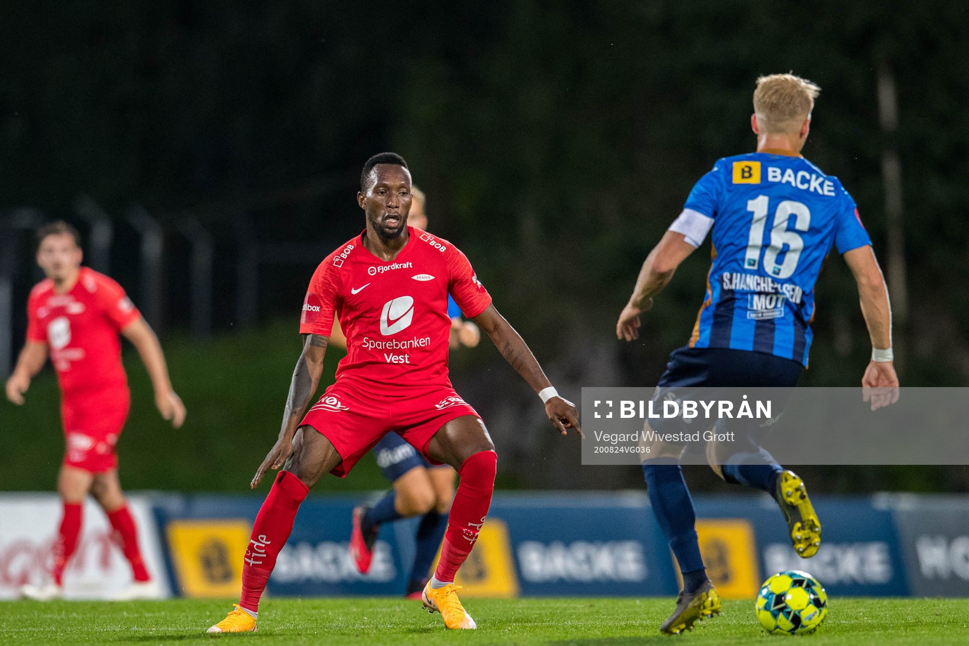 Daouda Bamba of Brann and Andreas Hanche-Olsen of Stabæk